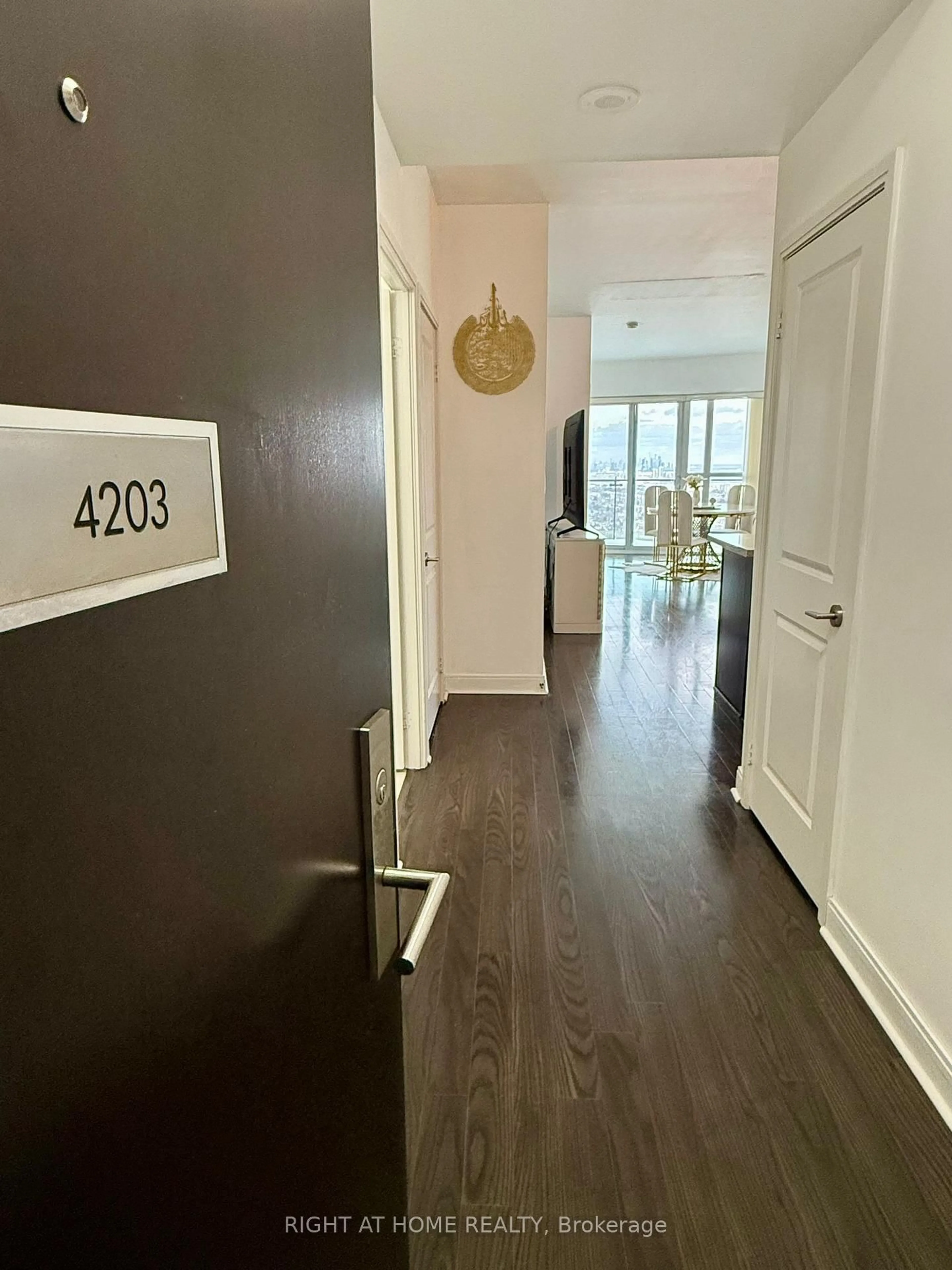 Indoor entryway for 50 Absolute Ave Ave, Mississauga Ontario L4Z 0A8