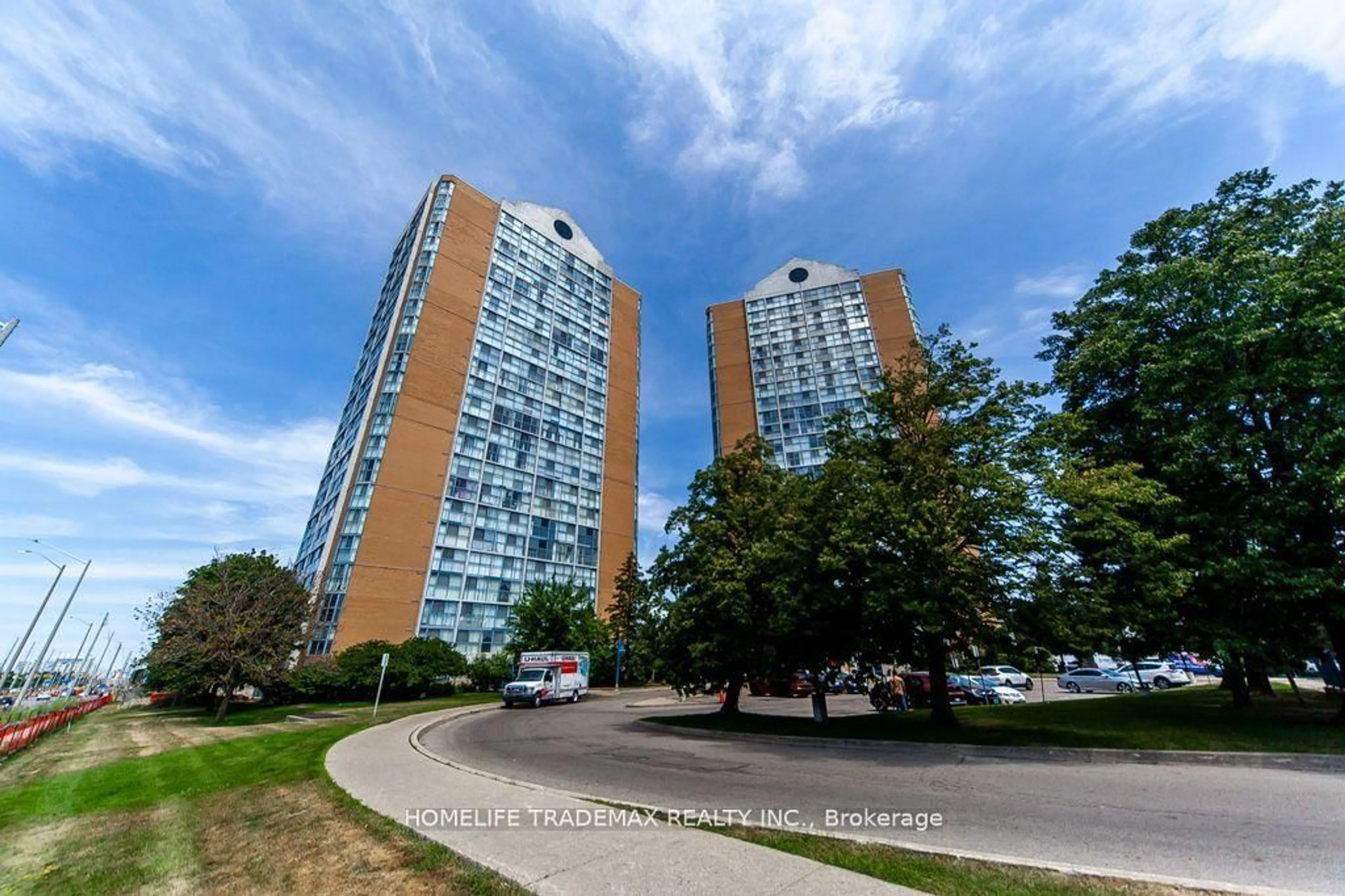 A pic from outside/outdoor area/front of a property/back of a property/a pic from drone, building for 35 Trailwood Dr #2117, Mississauga Ontario L4Z 3L6