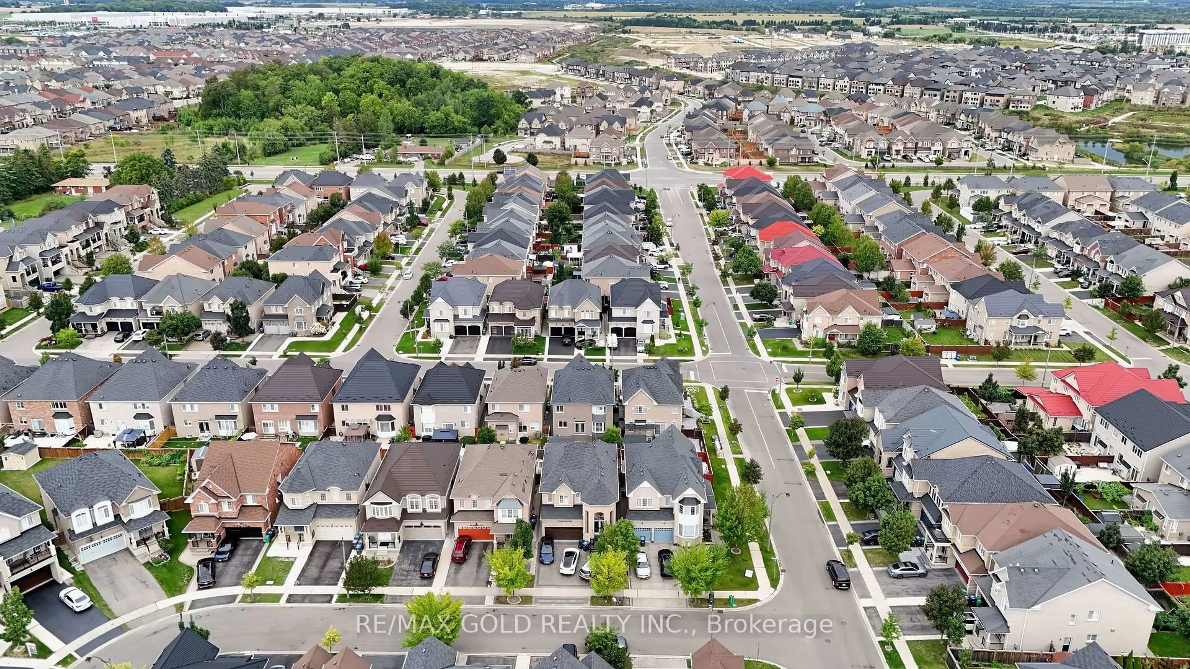 A pic from outside/outdoor area/front of a property/back of a property/a pic from drone, street for 35 Abitibi Lake Dr, Brampton Ontario L6R 0Y3