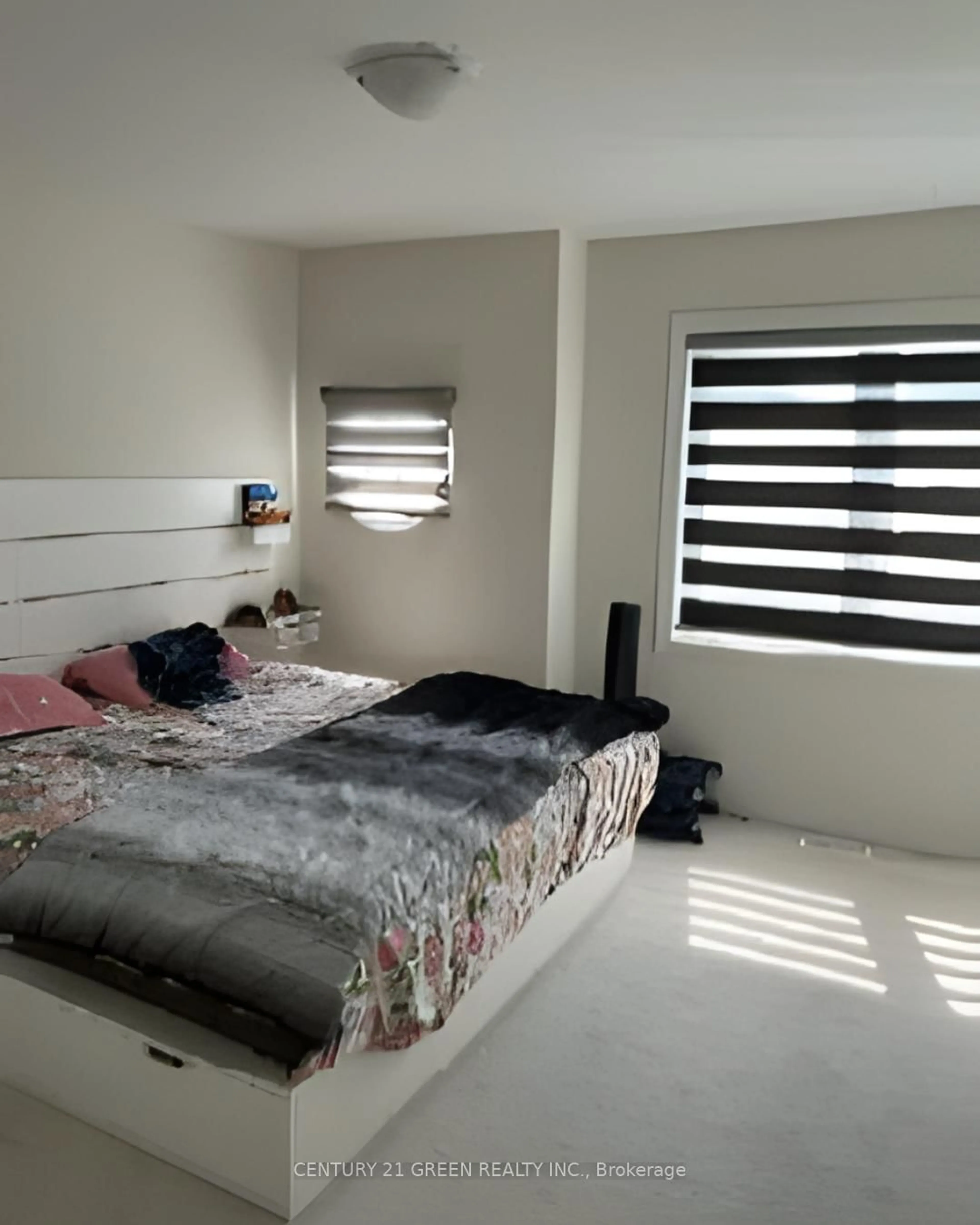 Bedroom with bed, floor is not visible for 3943 KOENIG Rd, Burlington Ontario L7M 0Z8