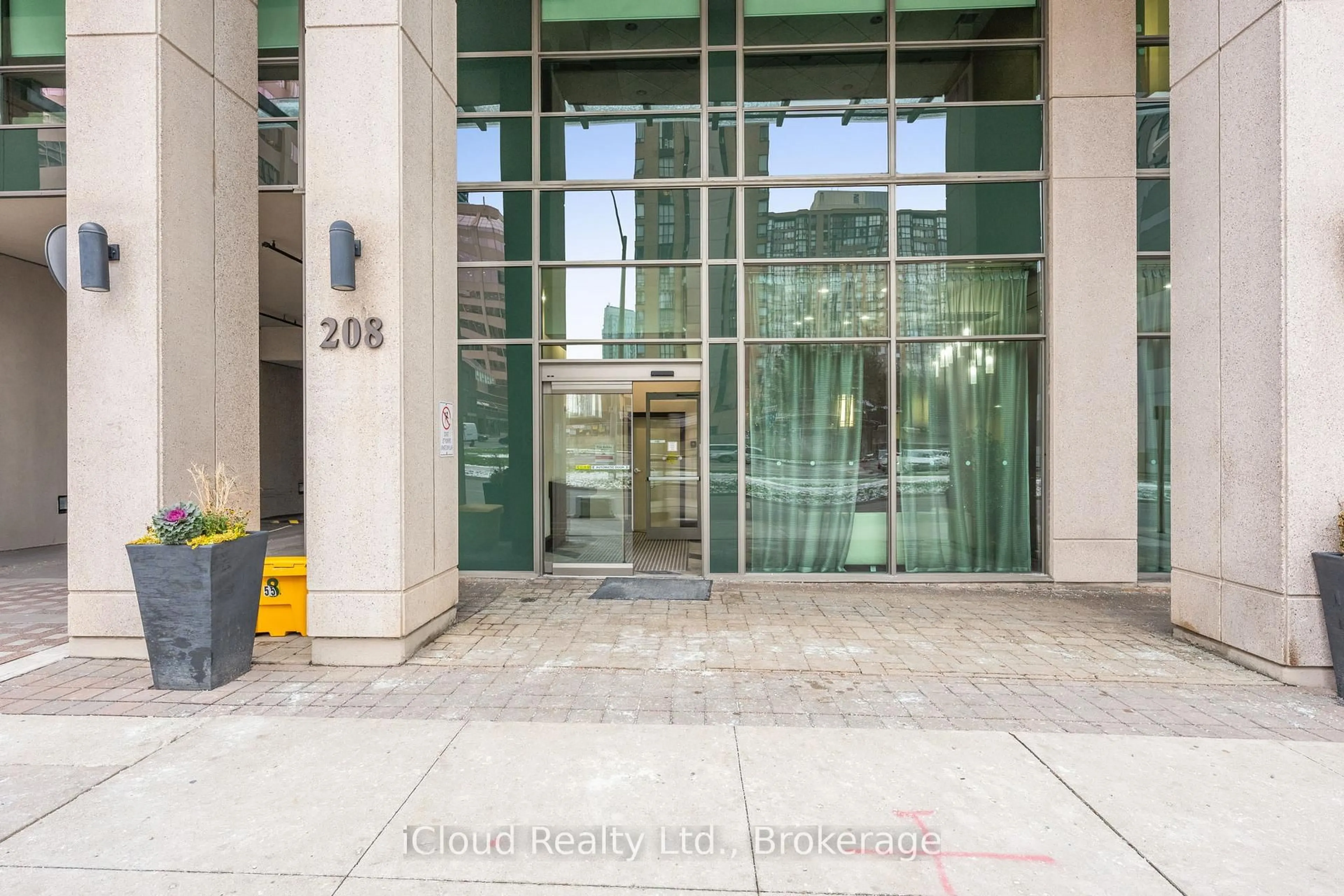Indoor foyer for 208 Enfield Pl #307, Mississauga Ontario L5B 0G8