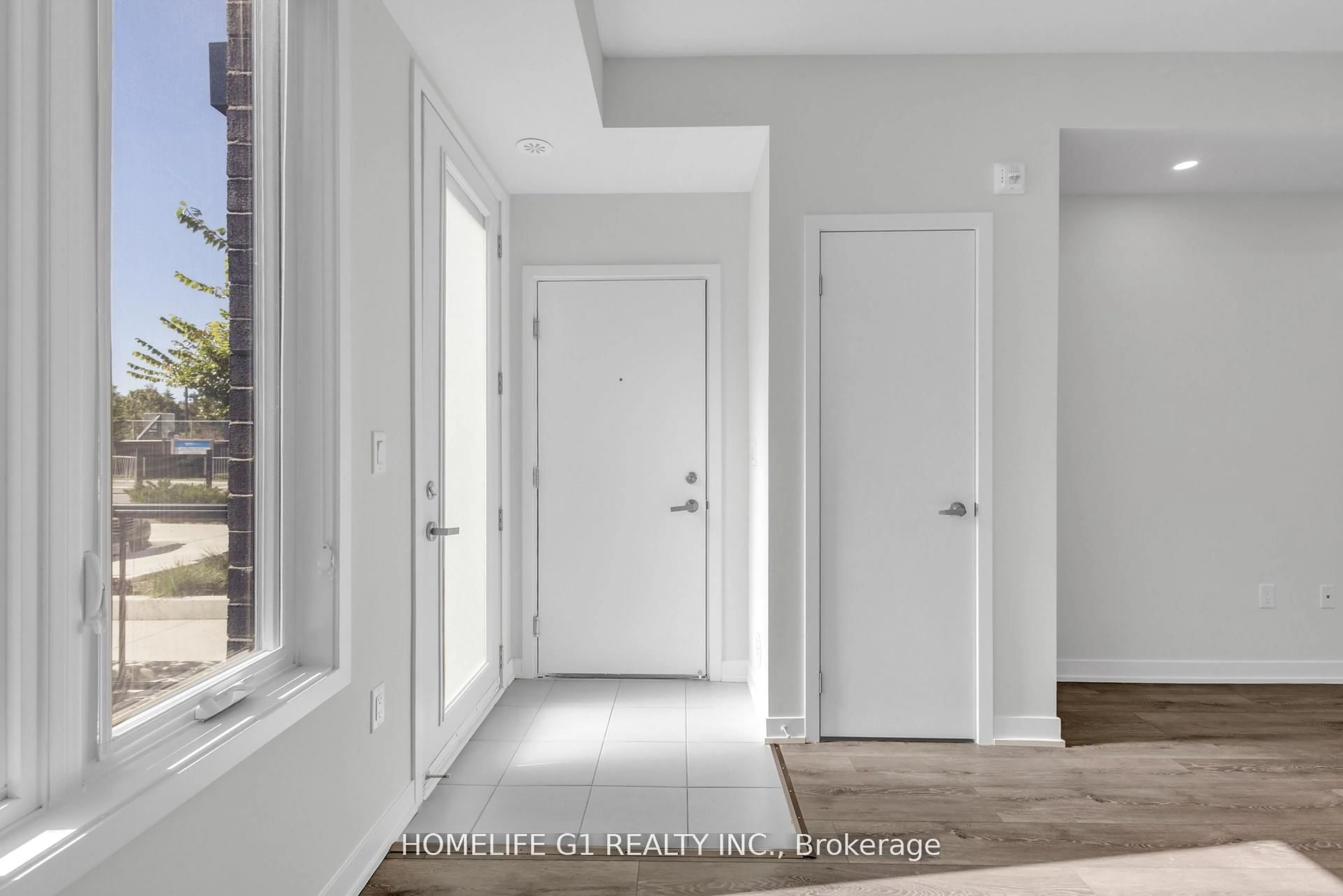 Indoor entryway for 3429 Ridgeway Dr #5, Mississauga Ontario L5L 0B9