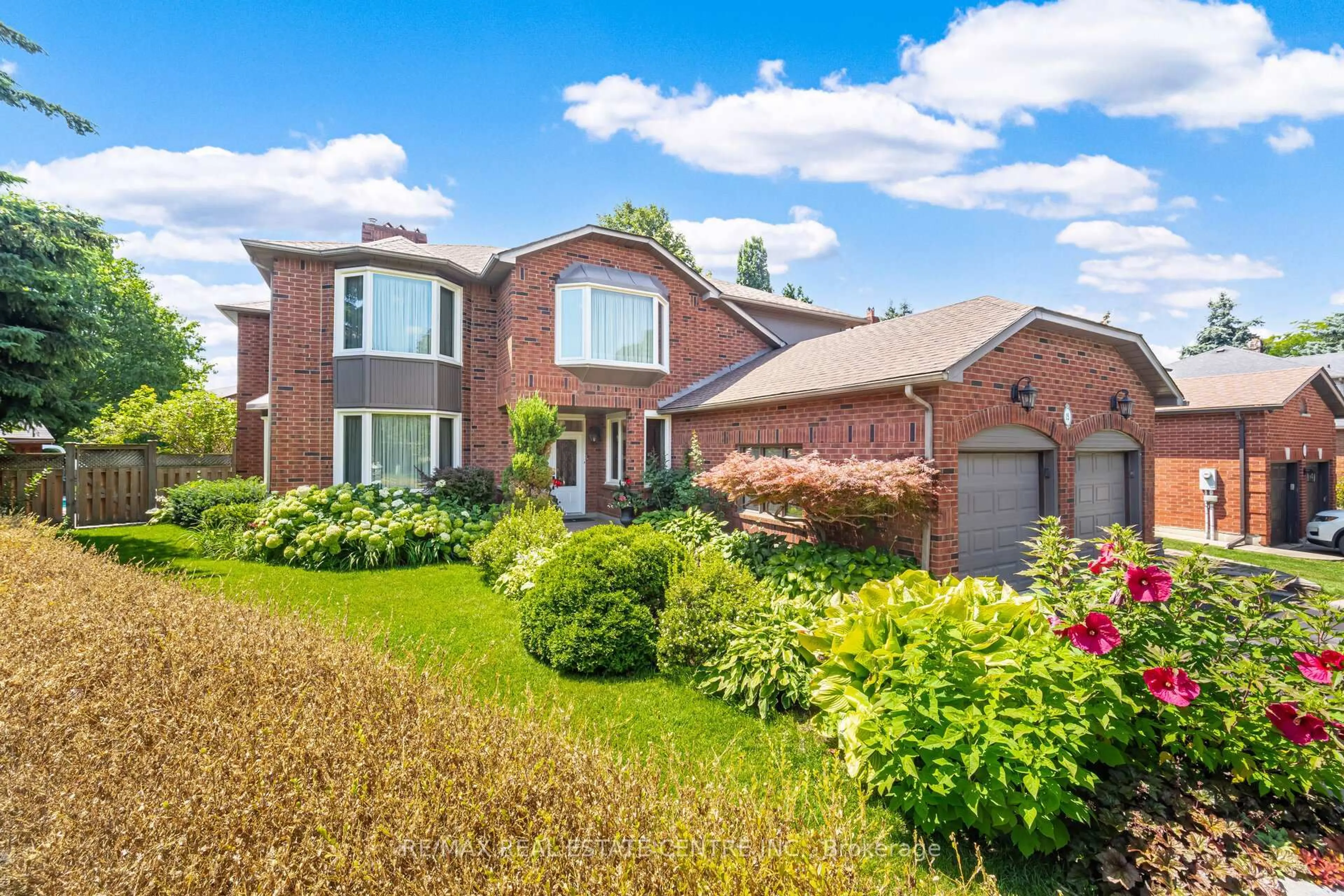 Home with brick exterior material, street for 15 Brookbank Crt, Brampton Ontario L6Z 3G4