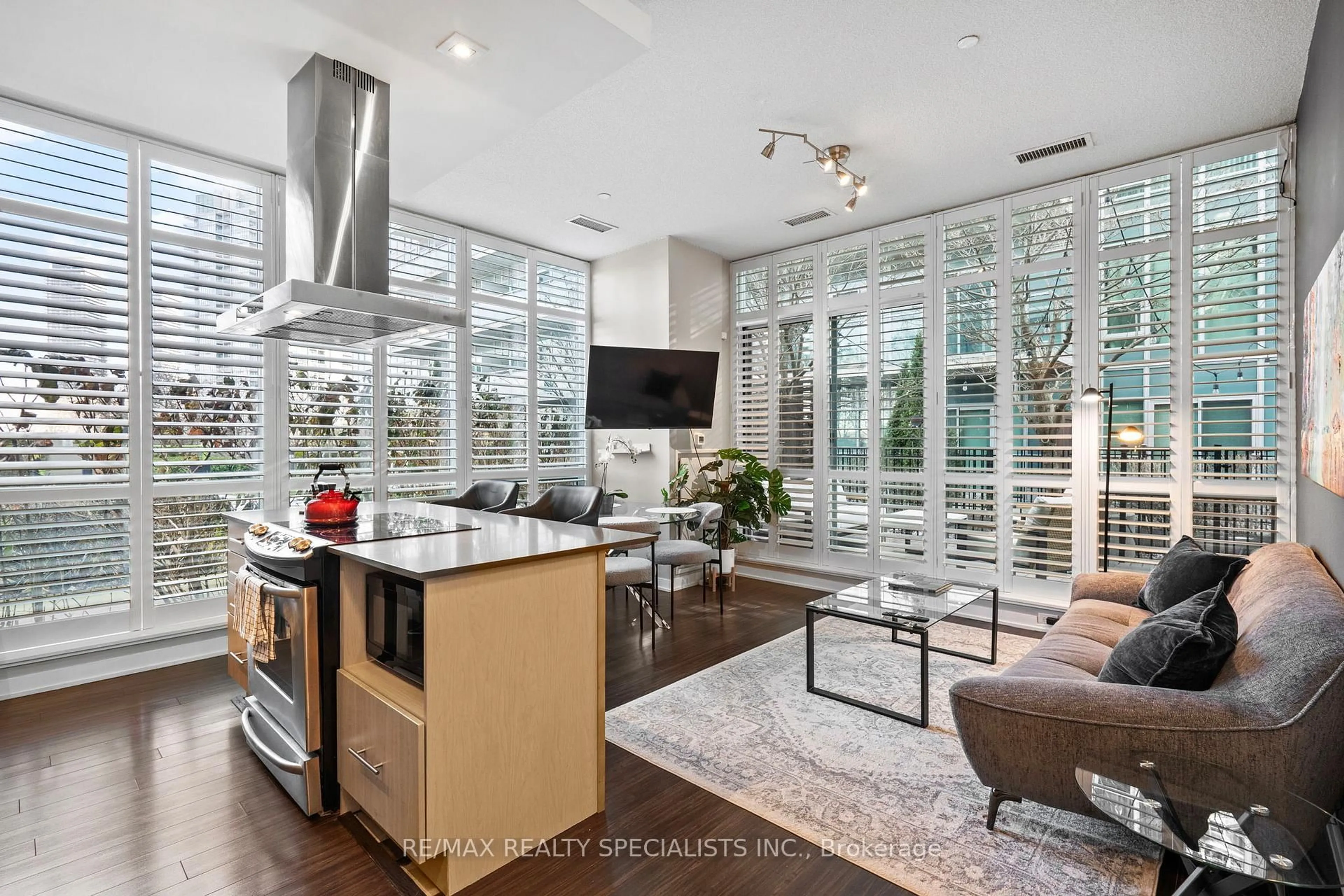 Contemporary kitchen, ceramic/tile floor for 165 Legion Rd #T3, Toronto Ontario M8Y 0B3