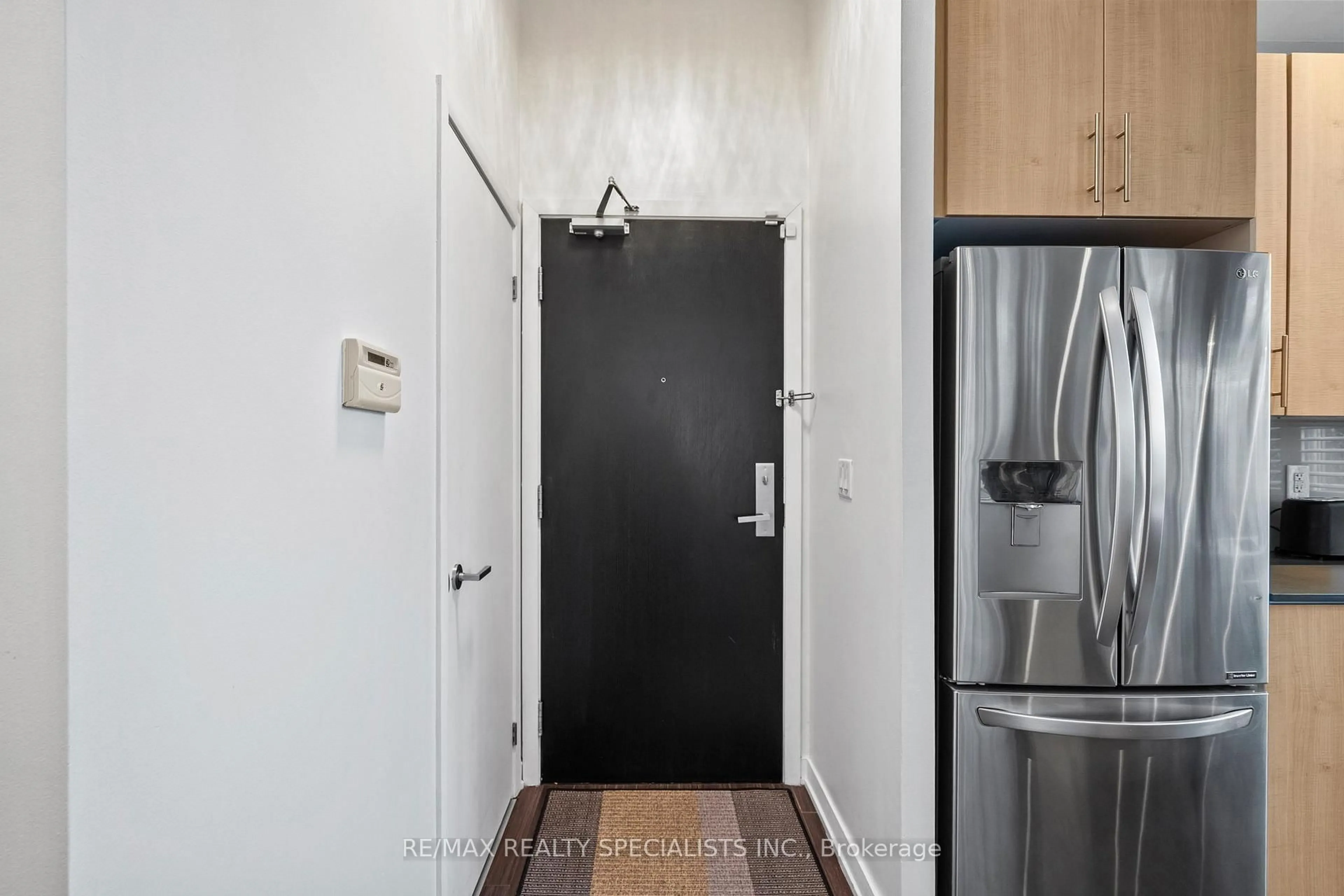 Indoor entryway for 165 Legion Rd #T3, Toronto Ontario M8Y 0B3