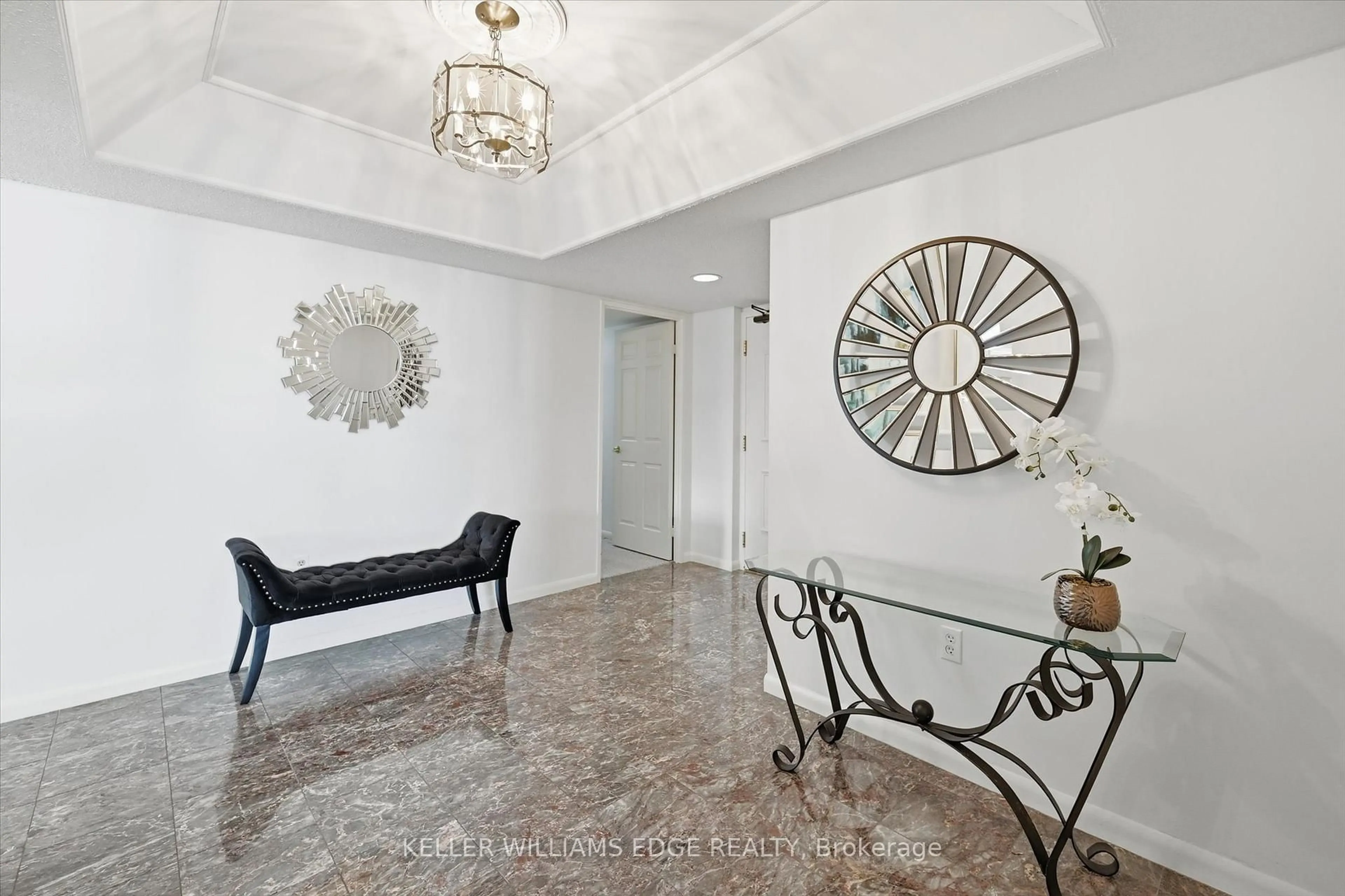 Indoor foyer for 2170 Marine Dr #1808, Oakville Ontario L6L 5V1