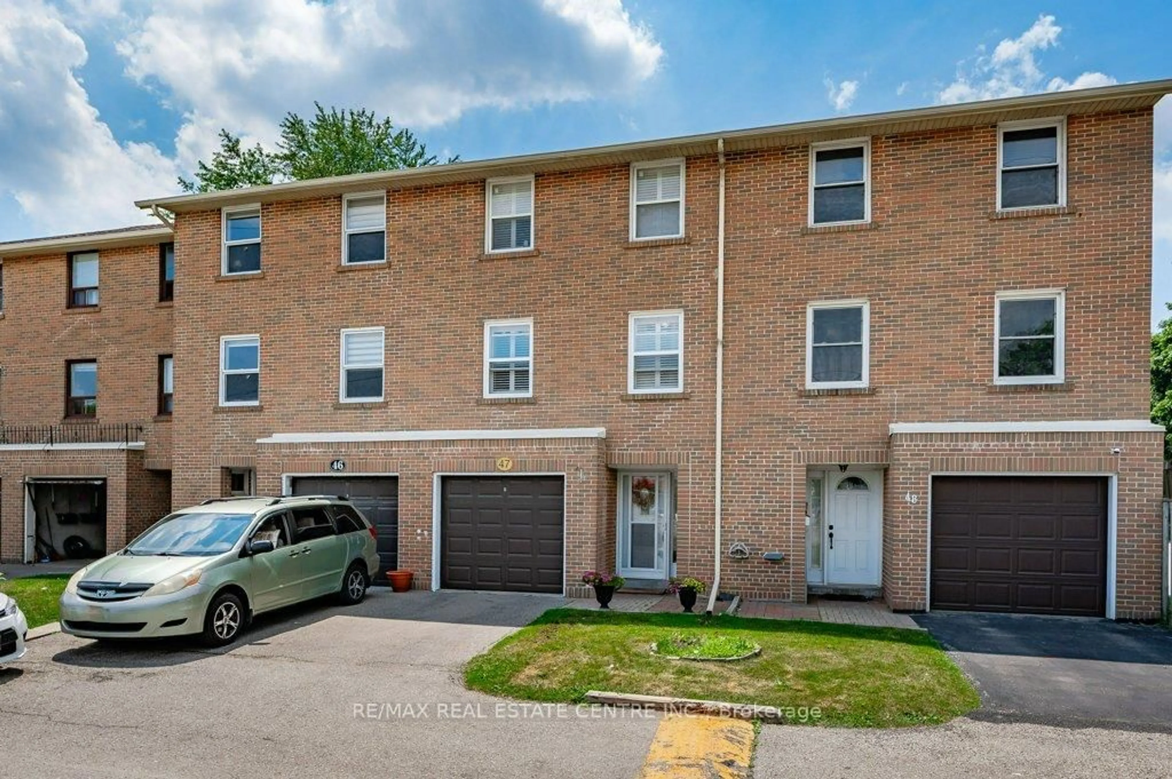 A pic from outside/outdoor area/front of a property/back of a property/a pic from drone, street for 7255 Dooley Dr #47, Mississauga Ontario L4T 2S7