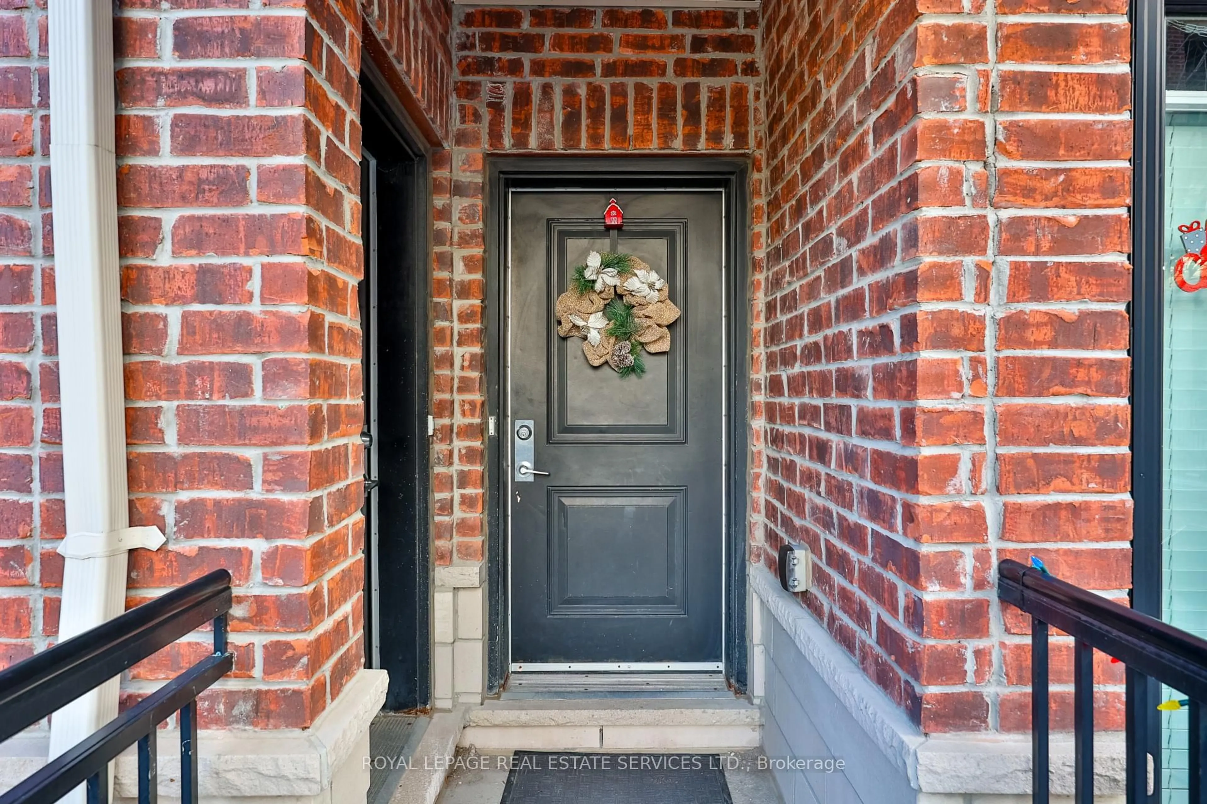 Indoor entryway for 30 Carnation Ave #92, Toronto Ontario M8V 0B8