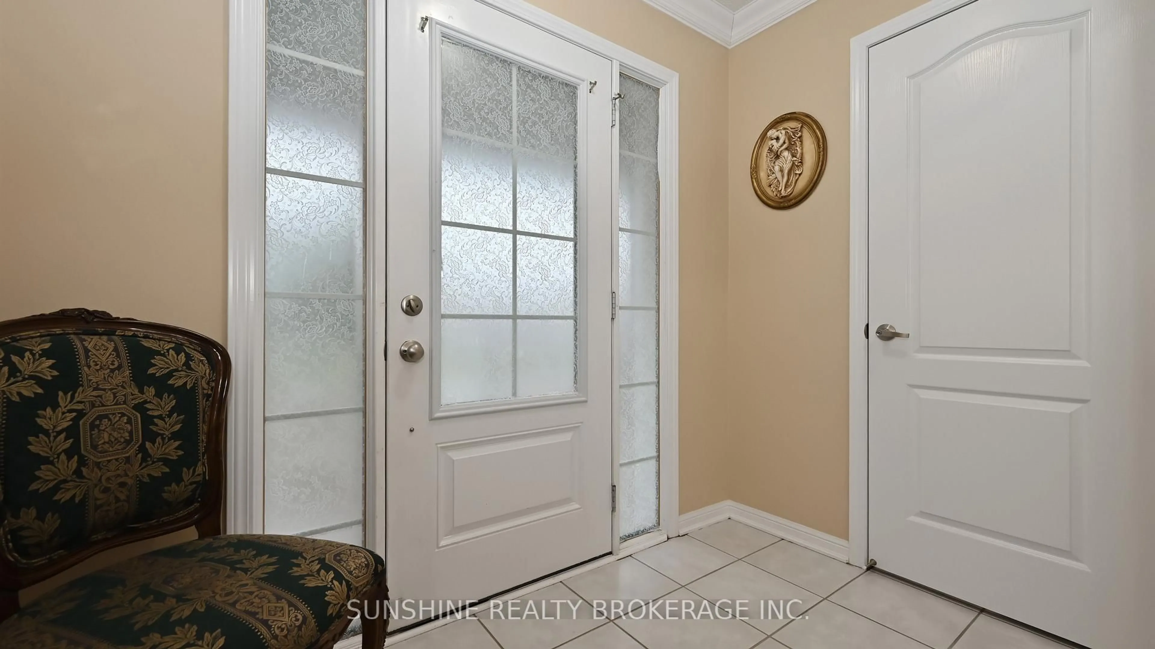 Indoor entryway for 211 Monaghan Cres, Milton Ontario L9T 8C7