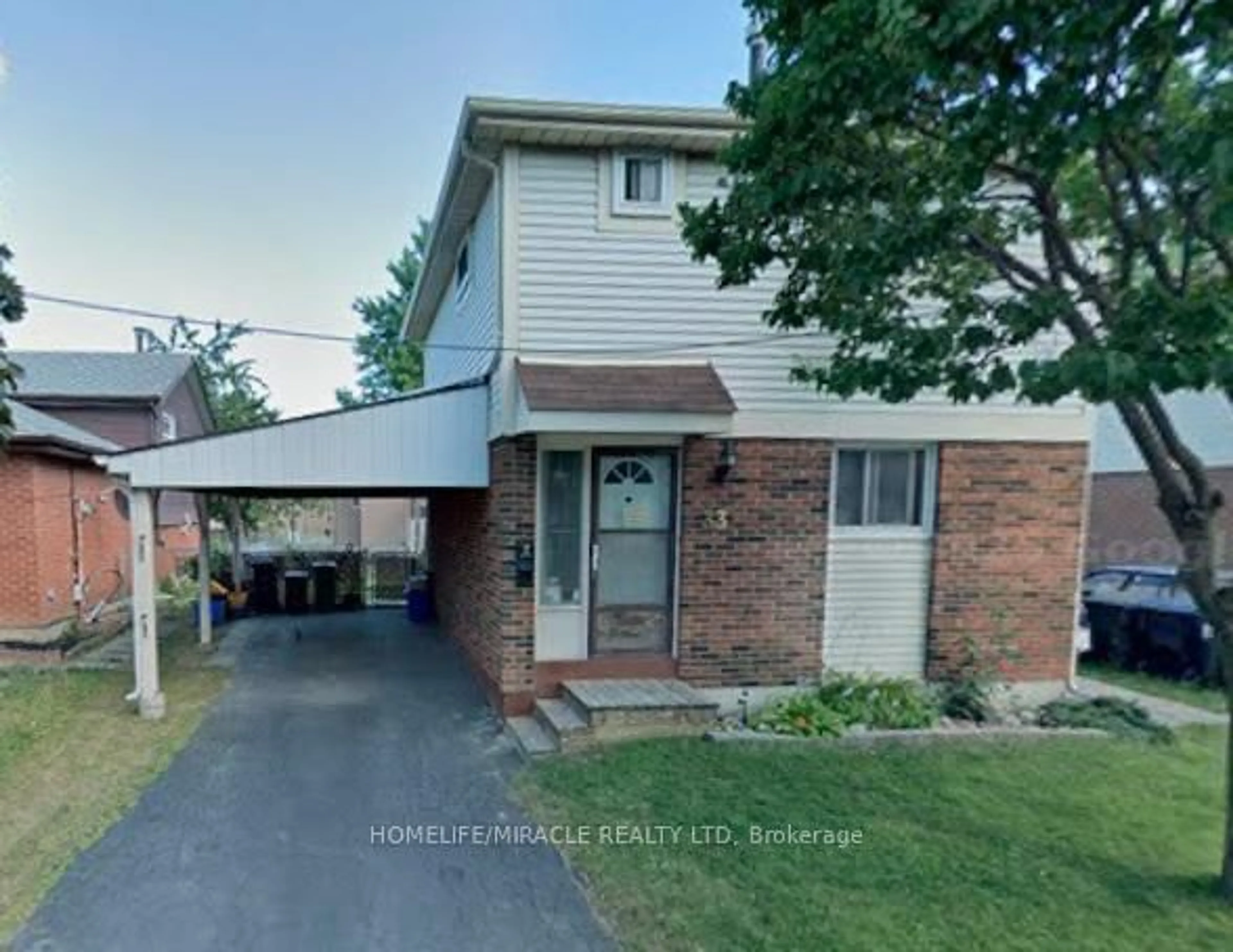 A pic from outside/outdoor area/front of a property/back of a property/a pic from drone, street for 33 Mosque Cres, Toronto Ontario M9V 4J1