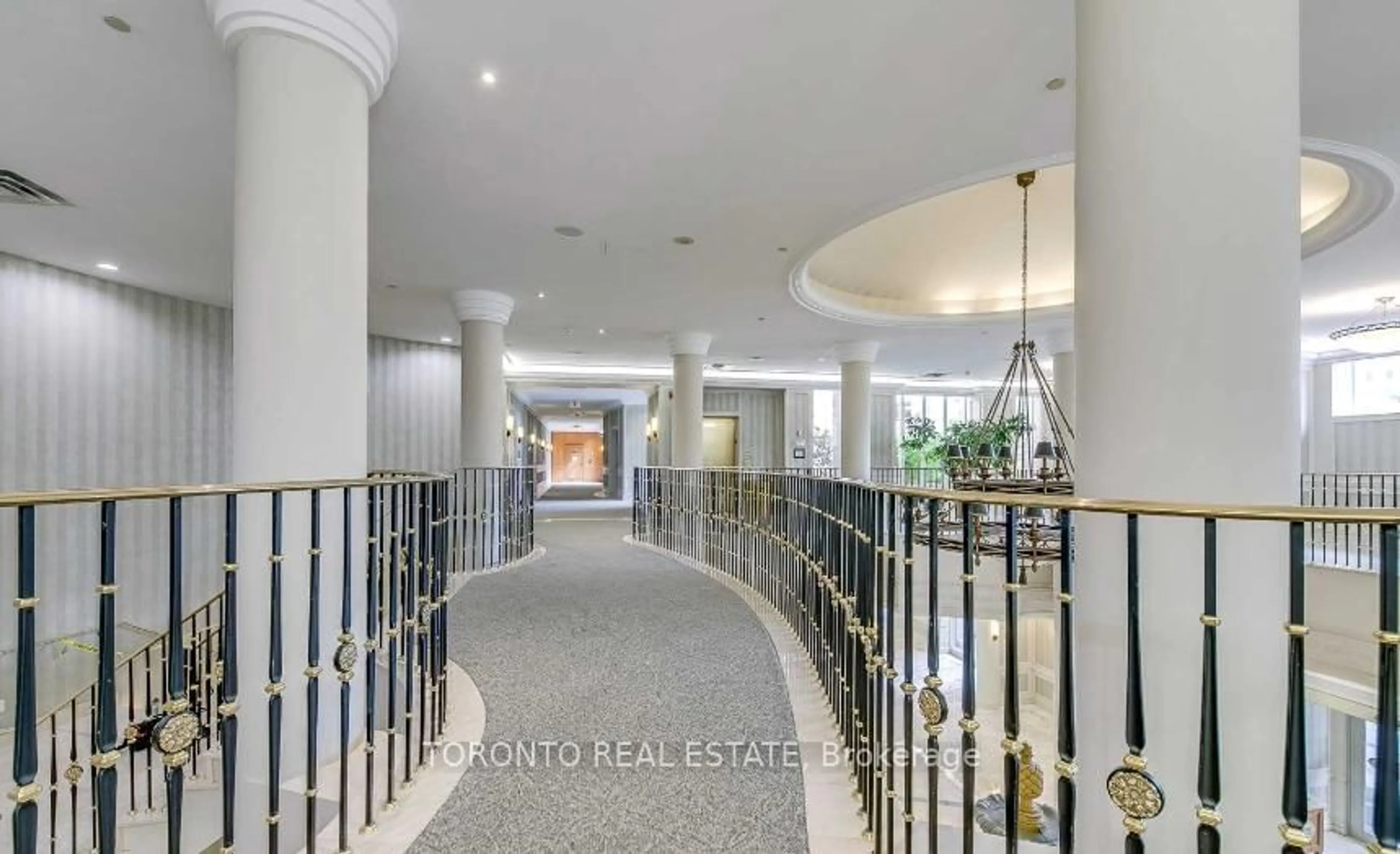 Indoor foyer for 35 Kingsbridge Garden Circ #110, Mississauga Ontario L5R 3Z5