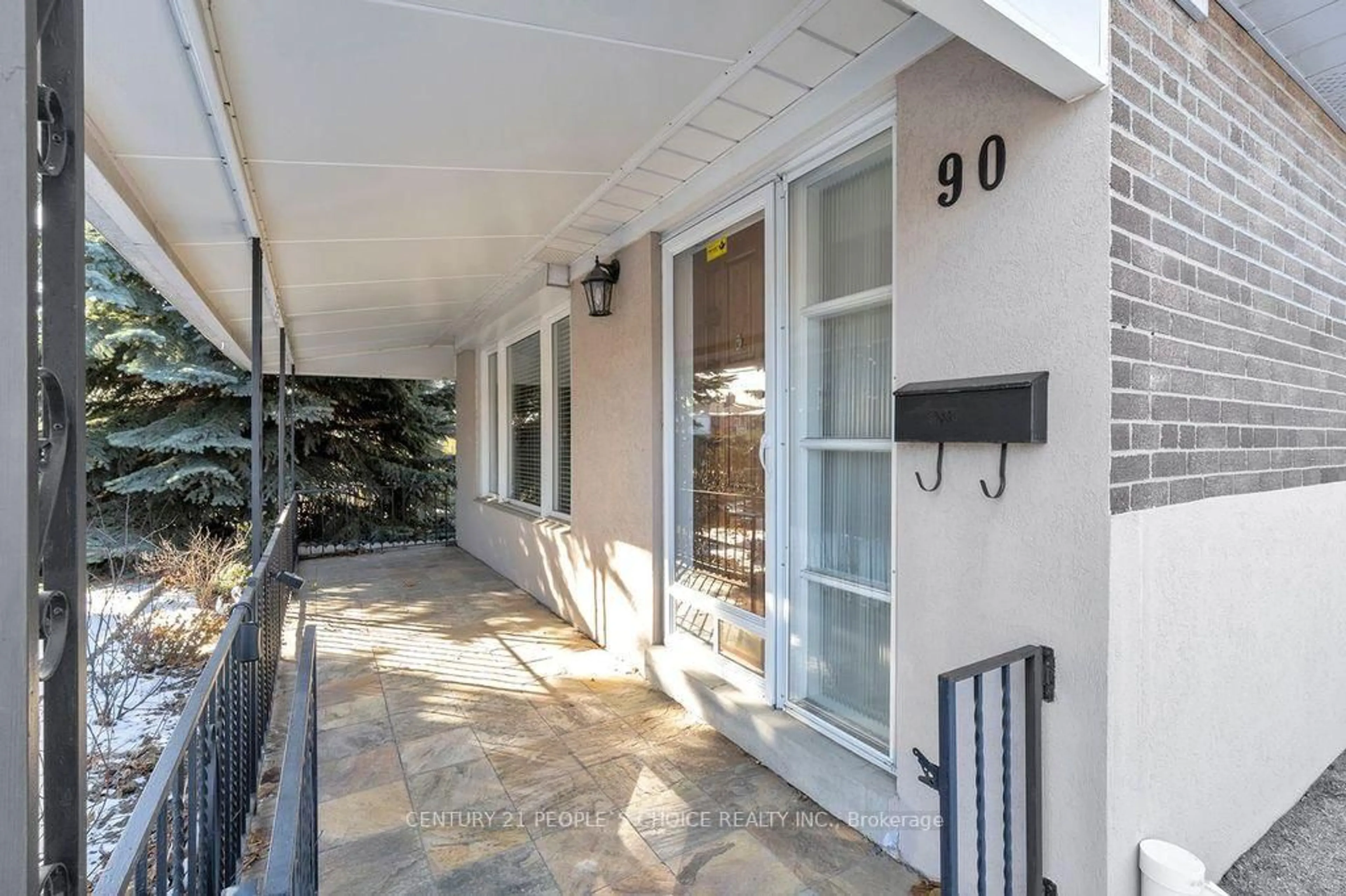 Patio, street for 90 Goldsboro Rd, Toronto Ontario M9L 1A8