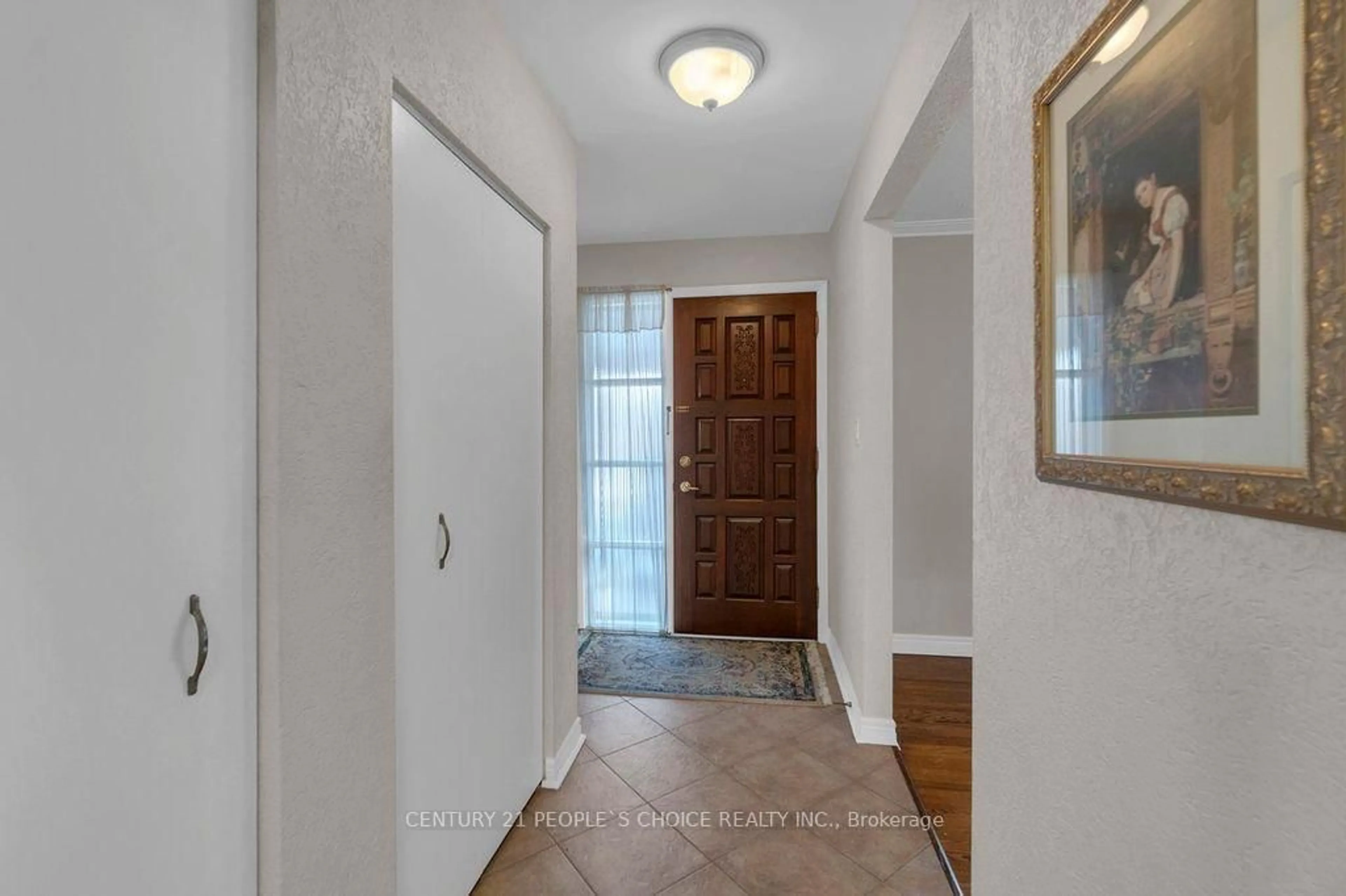 Indoor entryway for 90 Goldsboro Rd, Toronto Ontario M9L 1A8