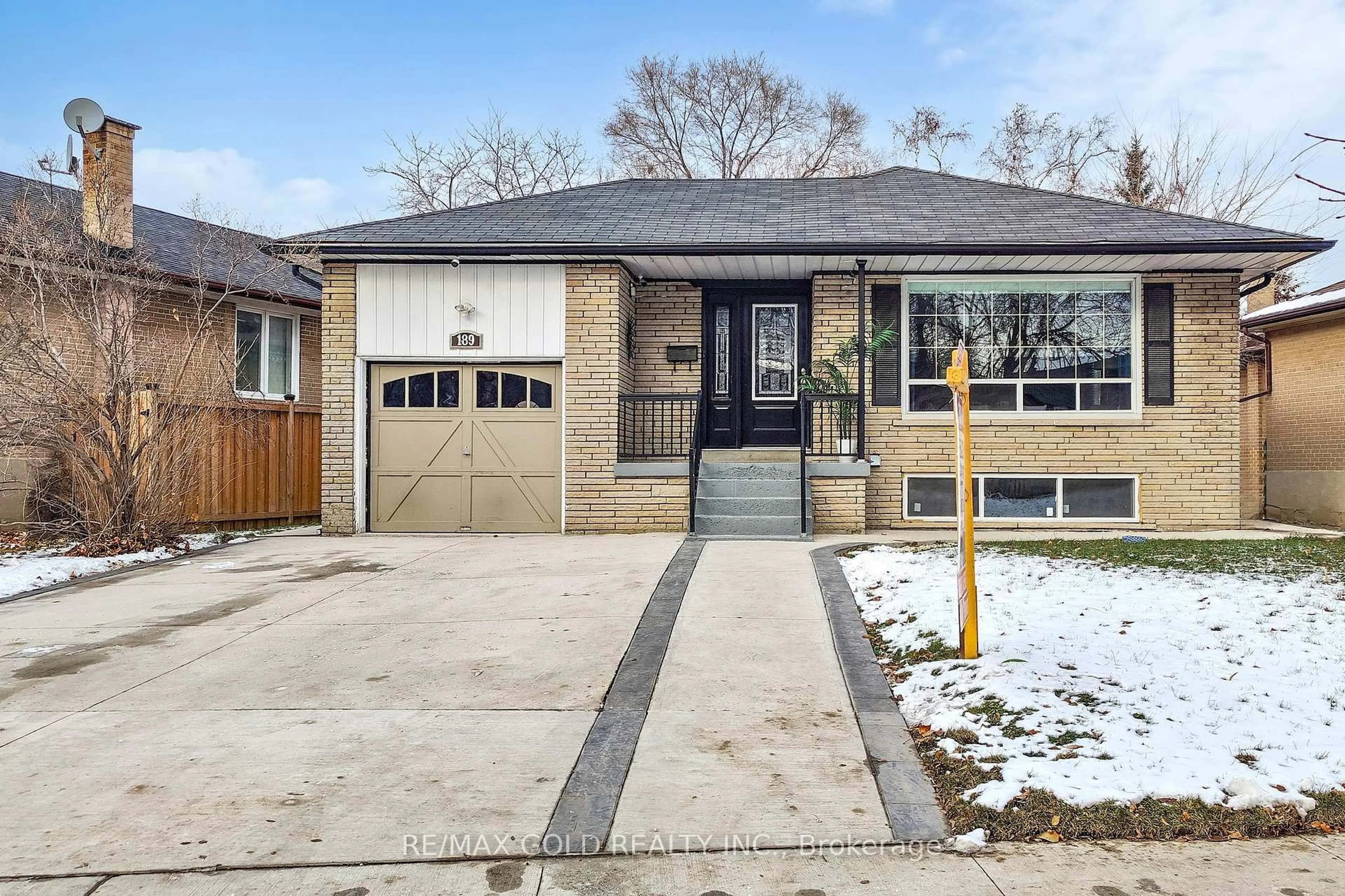 Home with brick exterior material, street for 189 Kingsview Blvd, Toronto Ontario M9R 1V7