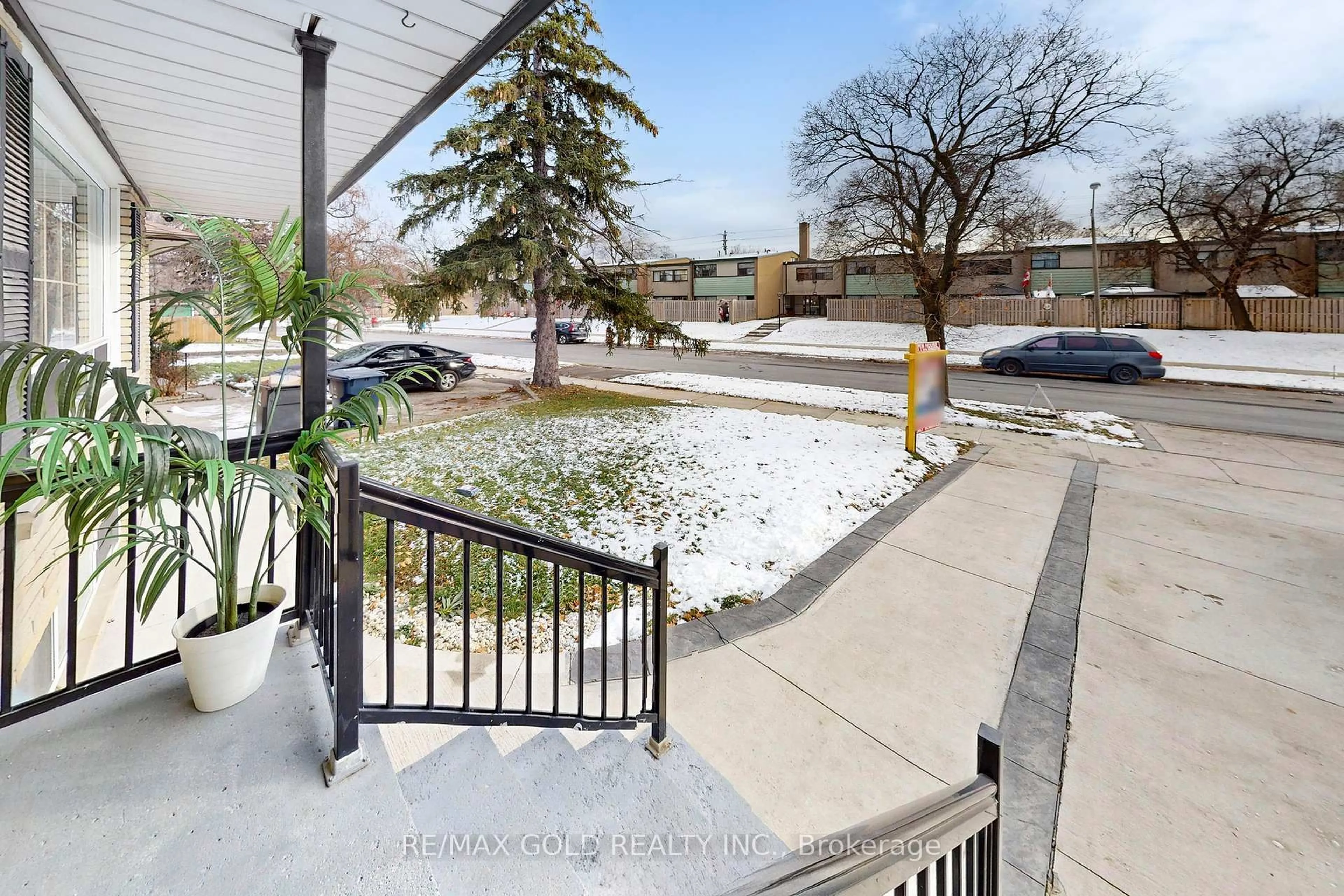 Patio, street for 189 Kingsview Blvd, Toronto Ontario M9R 1V7