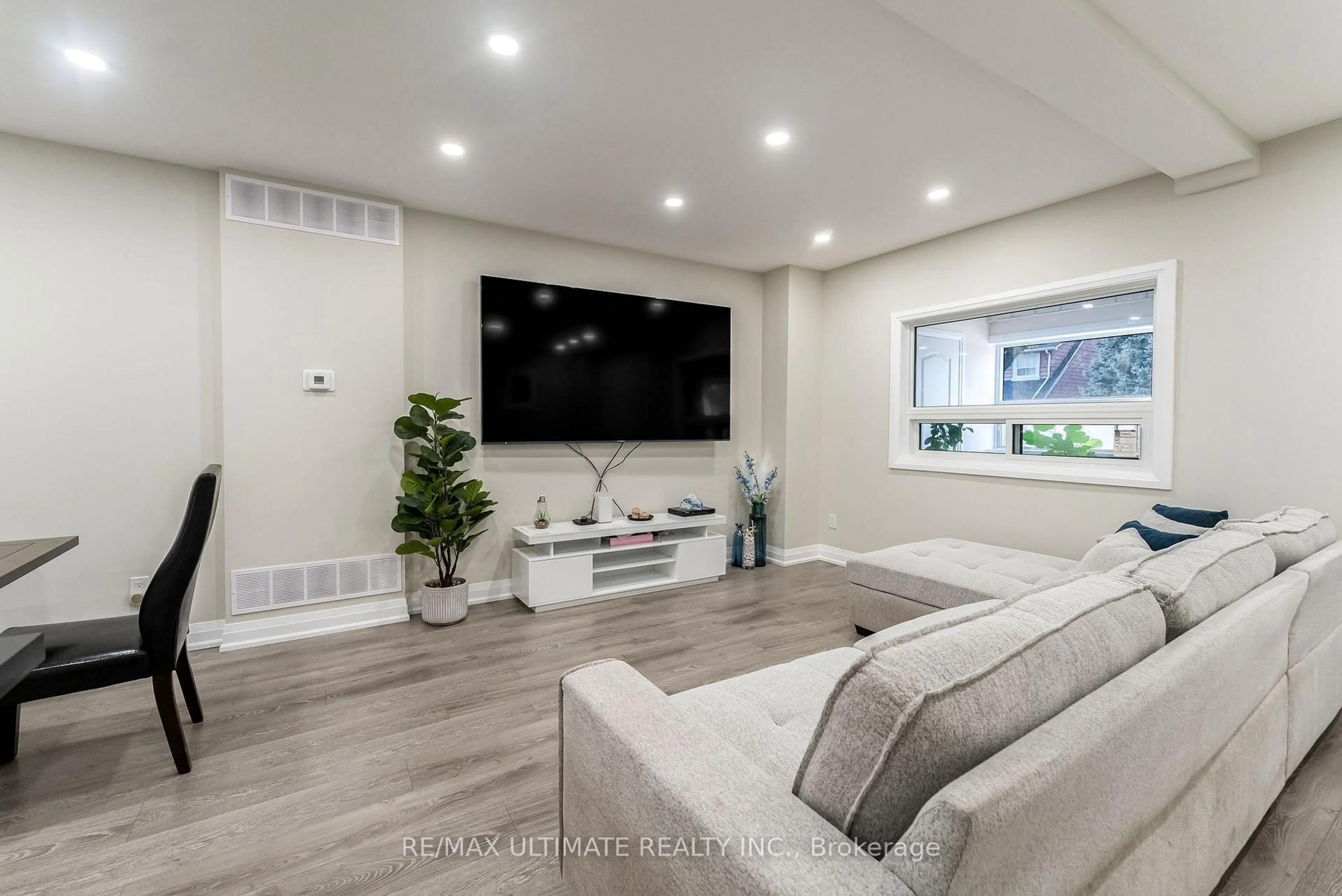 Home theater for 47 Mahoney Ave, Toronto Ontario M6M 2H5