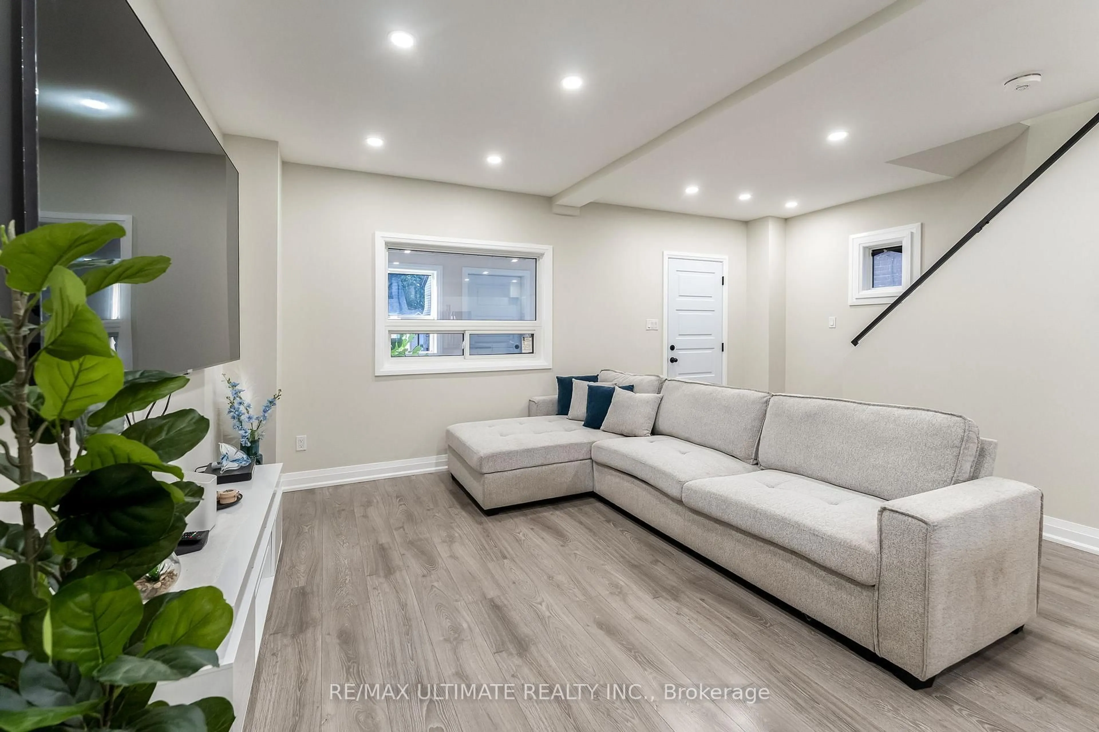 Living room with furniture, unknown for 47 Mahoney Ave, Toronto Ontario M6M 2H5