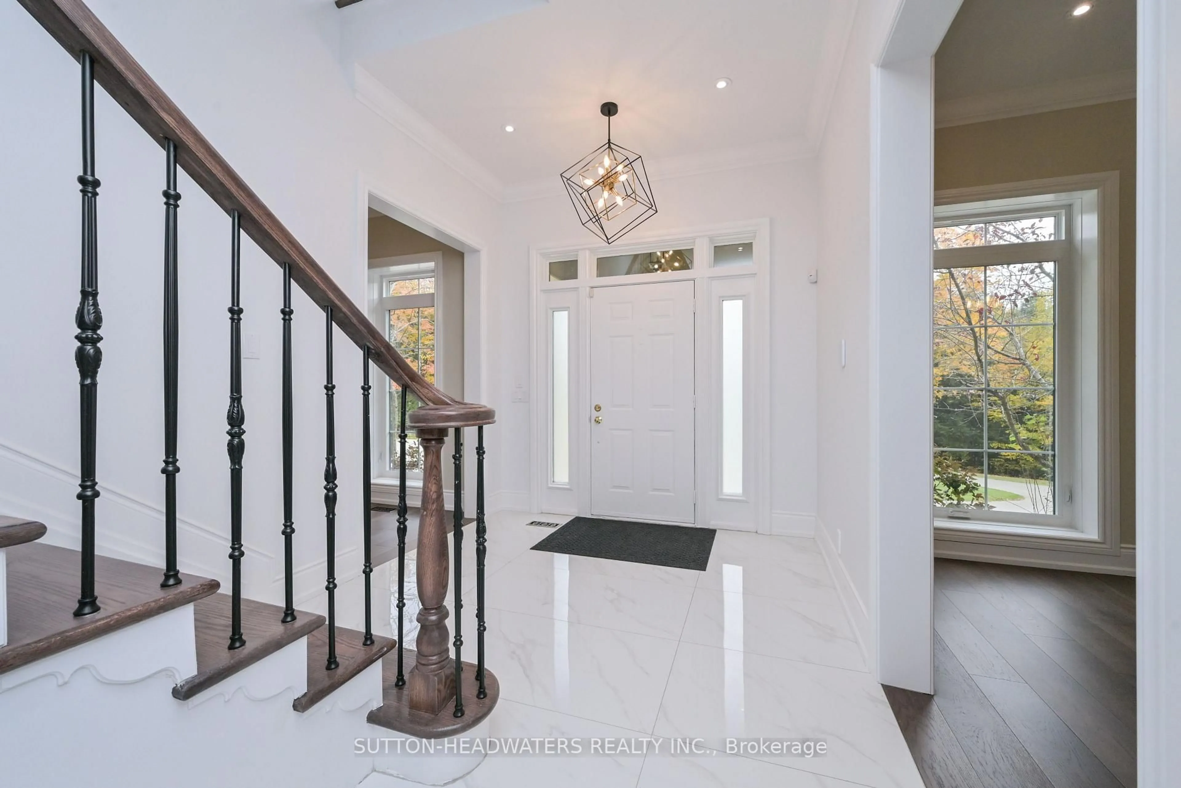 Indoor entryway for 12 Flaherty Lane, Caledon Ontario L7K 2P3