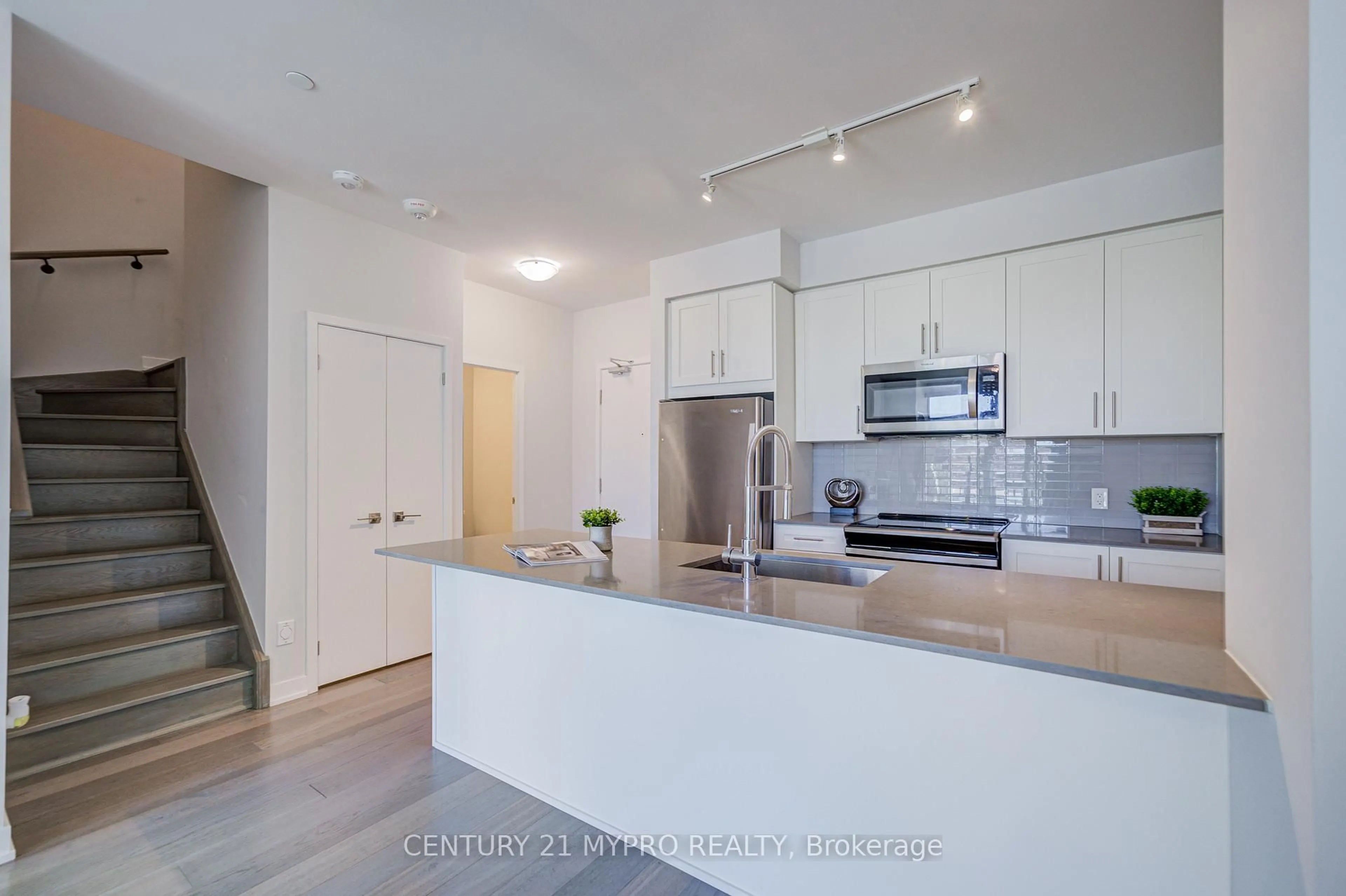 Open concept kitchen, unknown for 4055 Parkside Village Dr #TH8, Mississauga Ontario L5B 0K8
