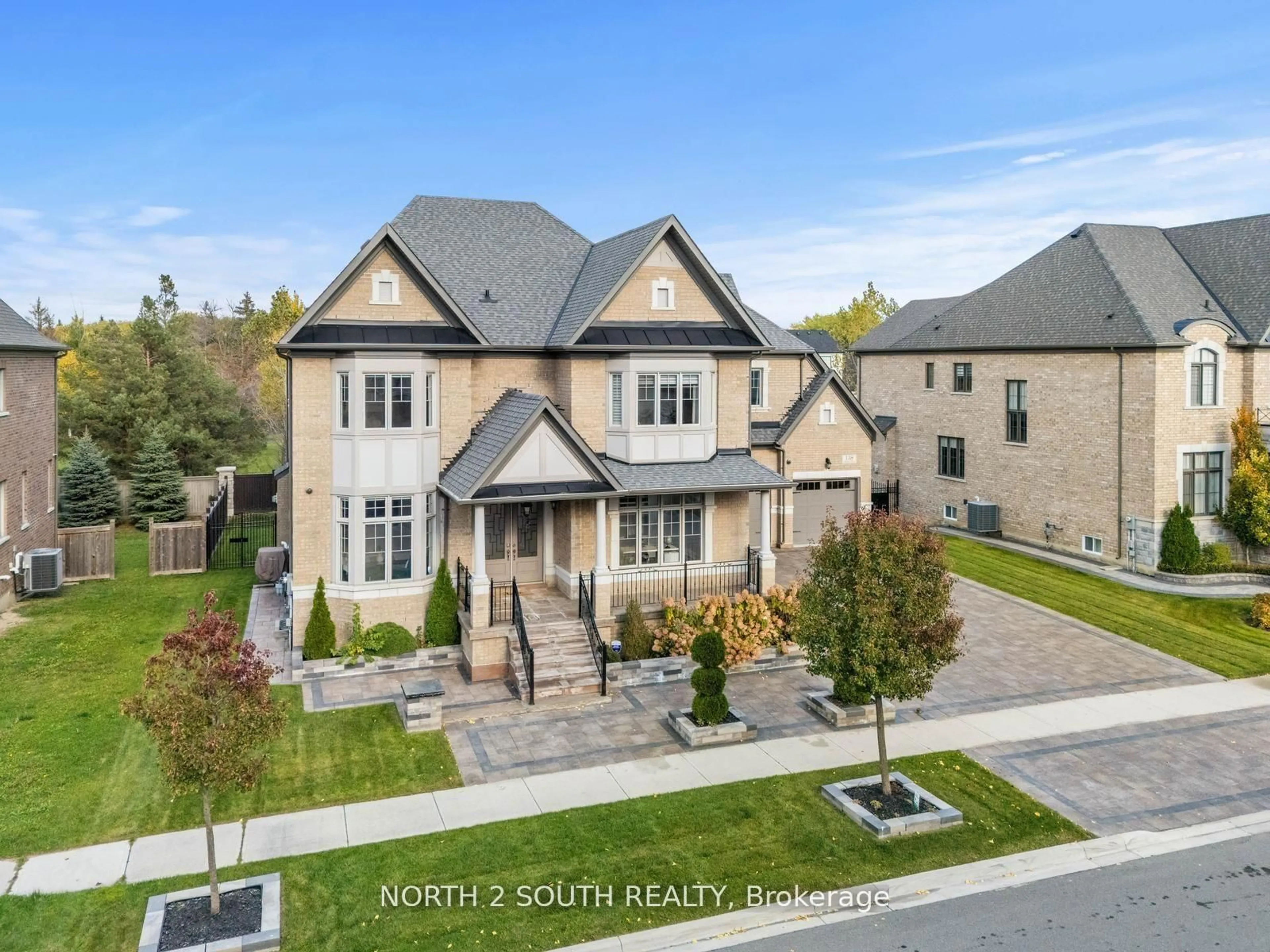 A pic from outside/outdoor area/front of a property/back of a property/a pic from drone, street for 138 Degrey Dr, Brampton Ontario L6P 4L7