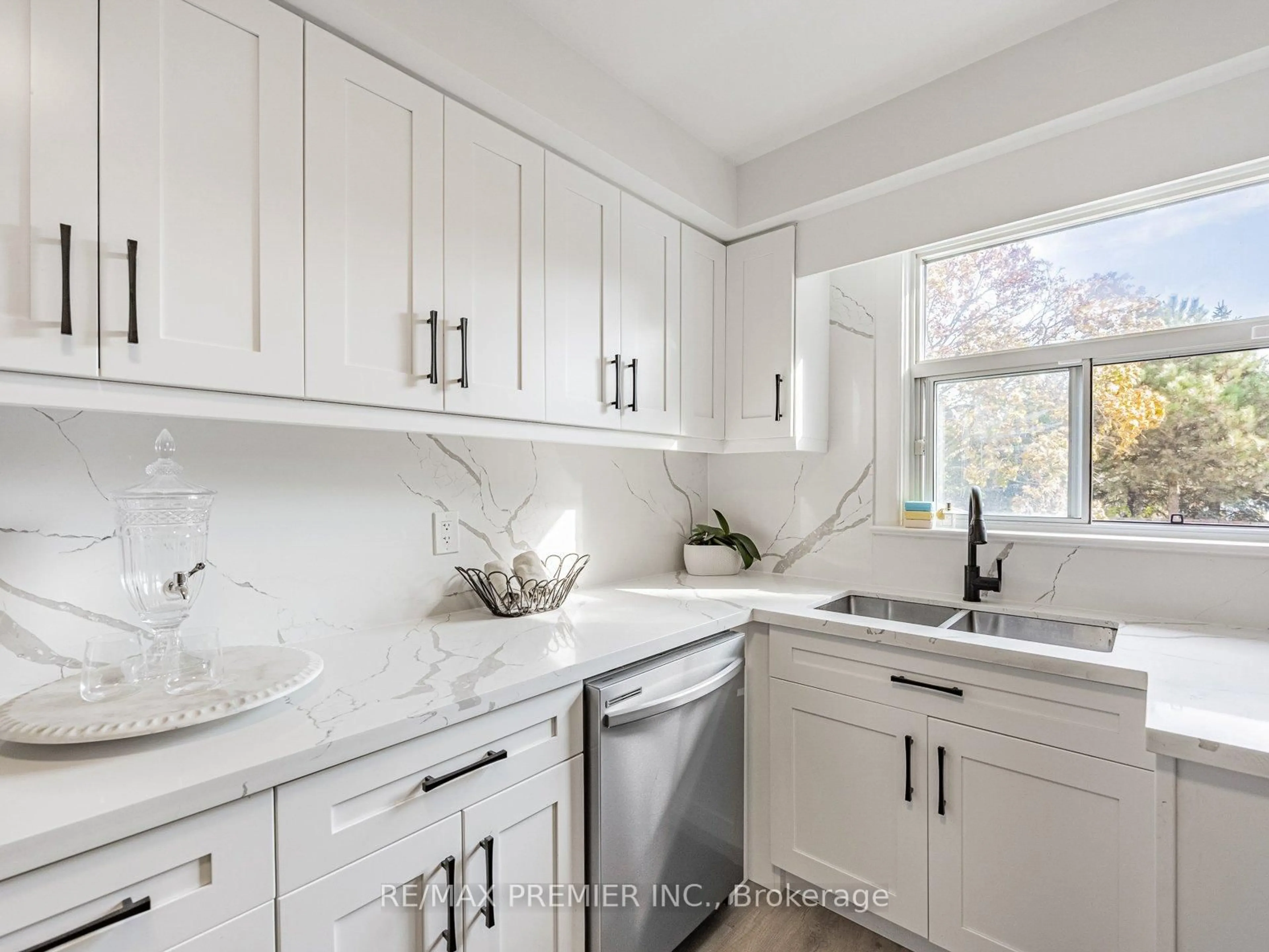 Contemporary kitchen, ceramic/tile floor for 1368 Tansley Dr, Oakville Ontario L6L 2N4