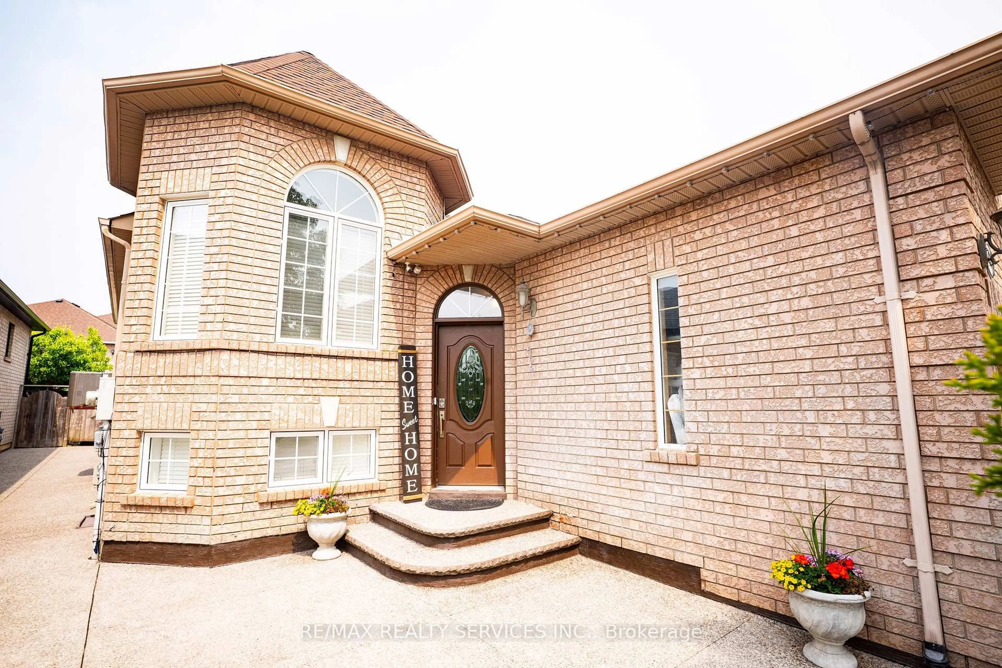 Home with brick exterior material, street for 44 Edgar Rd, Caledon Ontario L7E 2J9