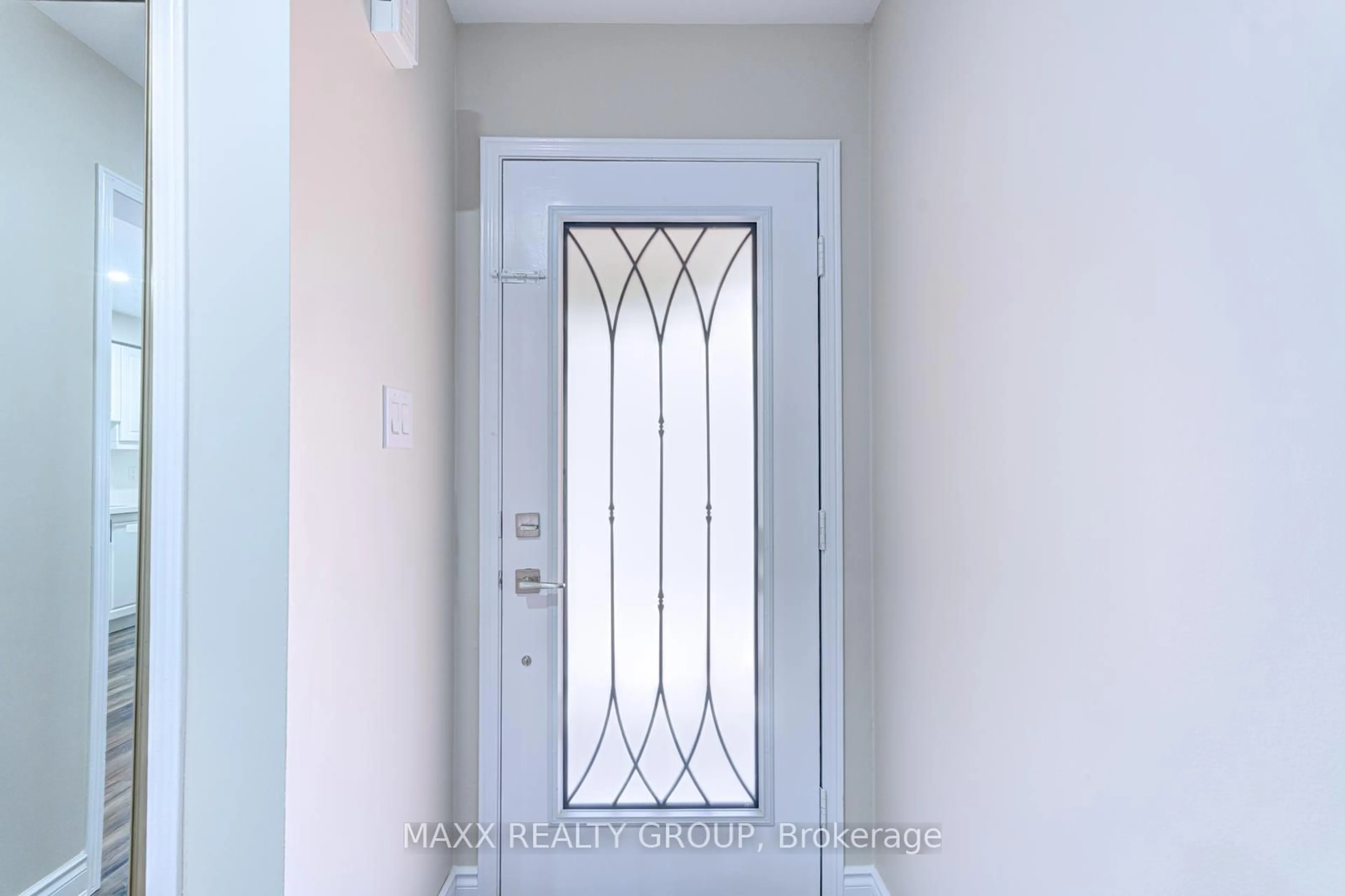 Indoor entryway for 109 Woodsend Ru, Brampton Ontario L6Y 4H7