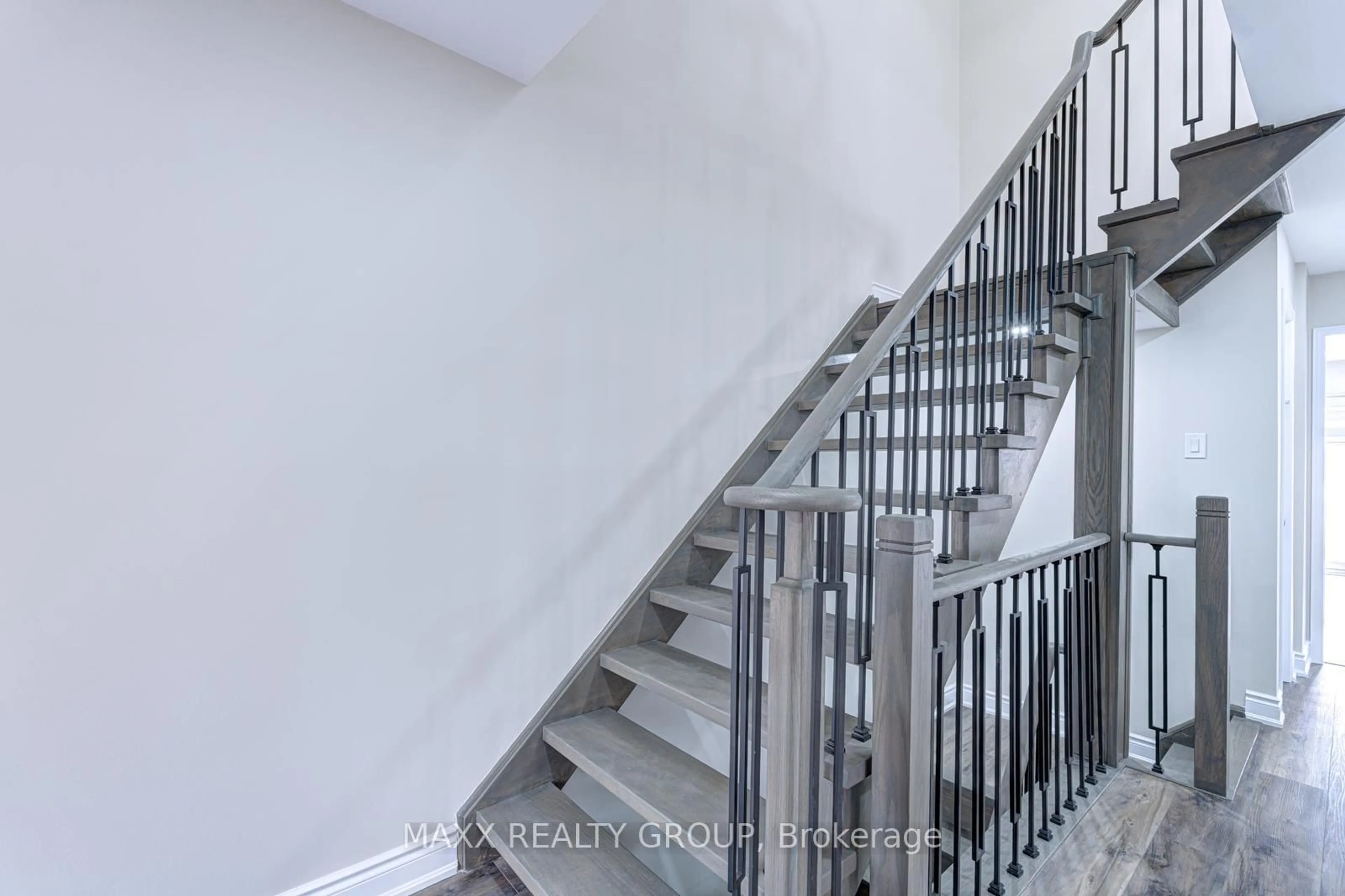 Stairs for 109 Woodsend Ru, Brampton Ontario L6Y 4H7