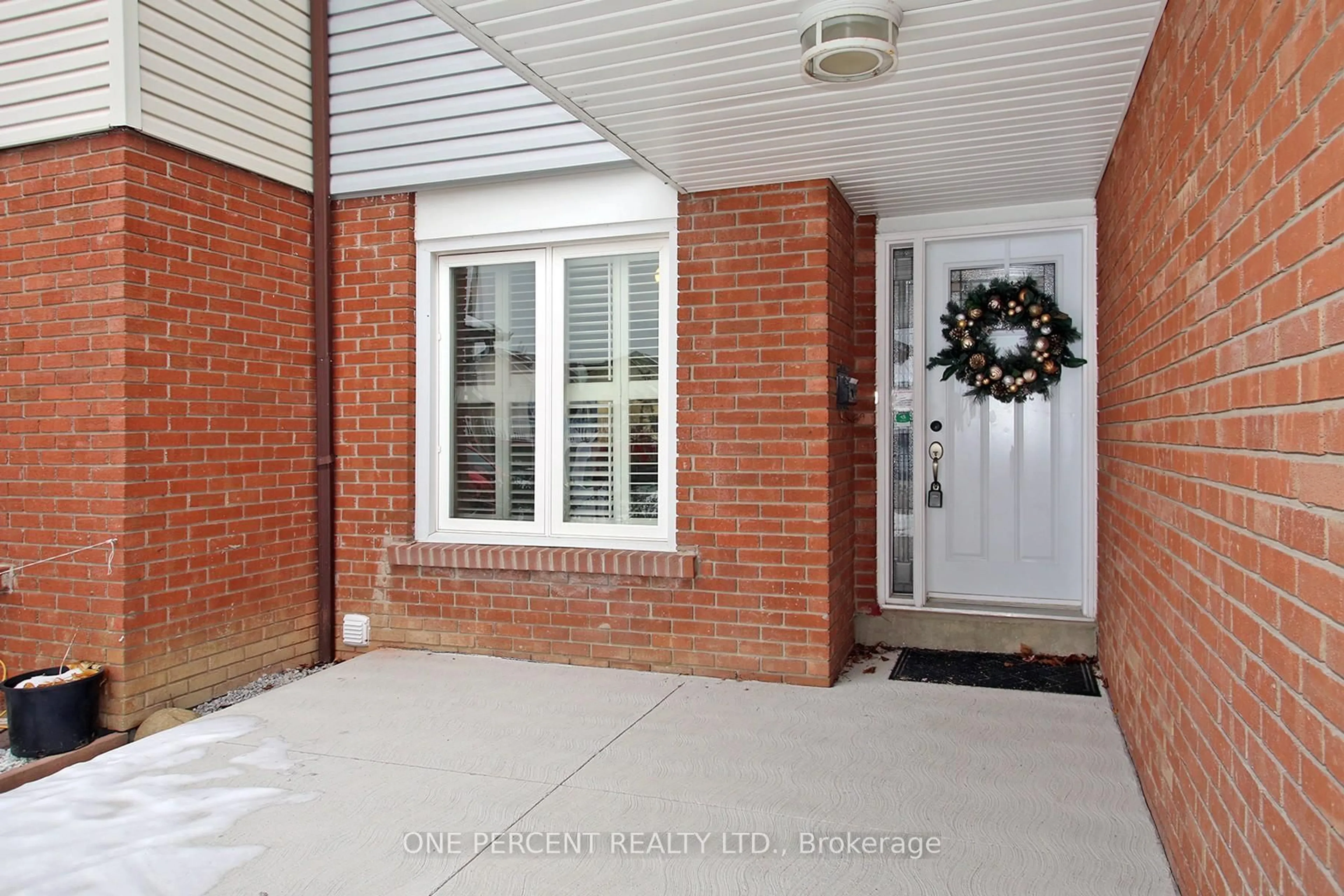 Indoor entryway for 85 Ashford Crt, Brampton Ontario L6V 3E2