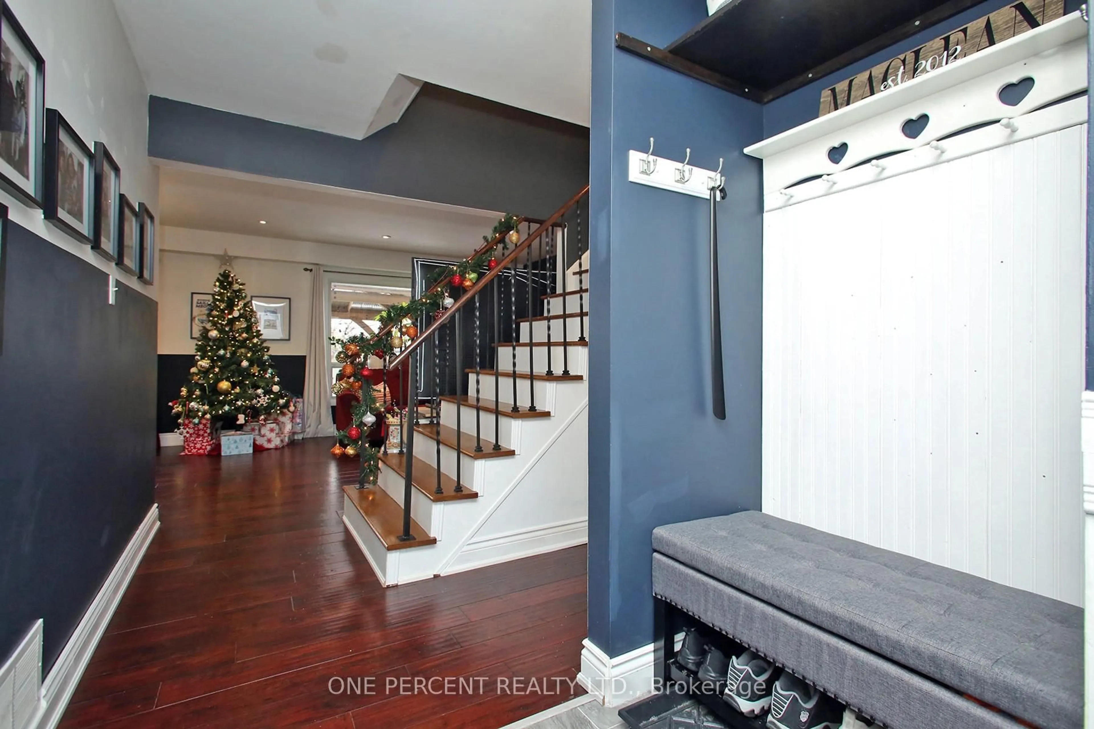 Indoor entryway for 85 Ashford Crt, Brampton Ontario L6V 3E2