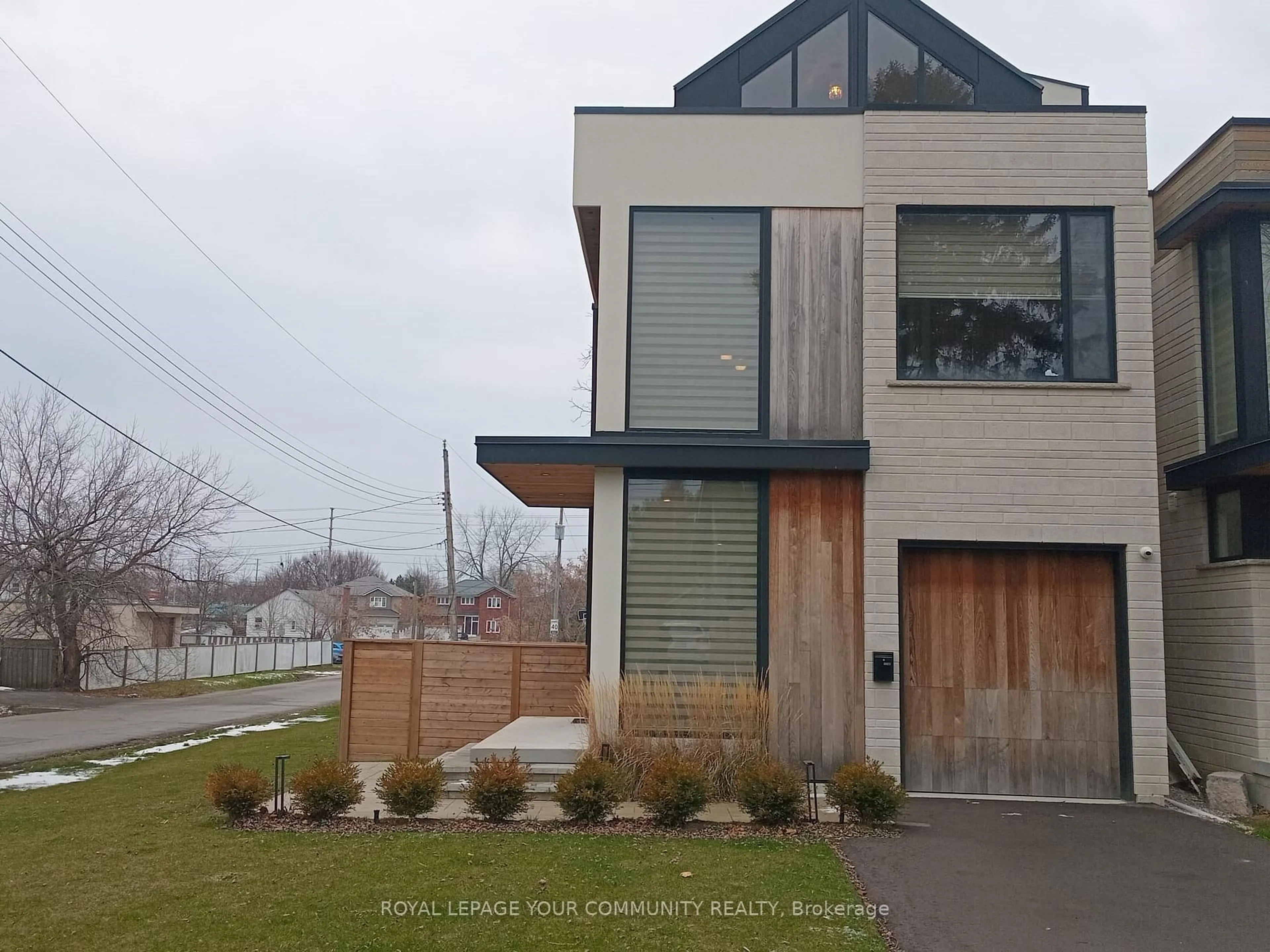 Unknown for 739 Ebony Ave, Mississauga Ontario L5E 1V9