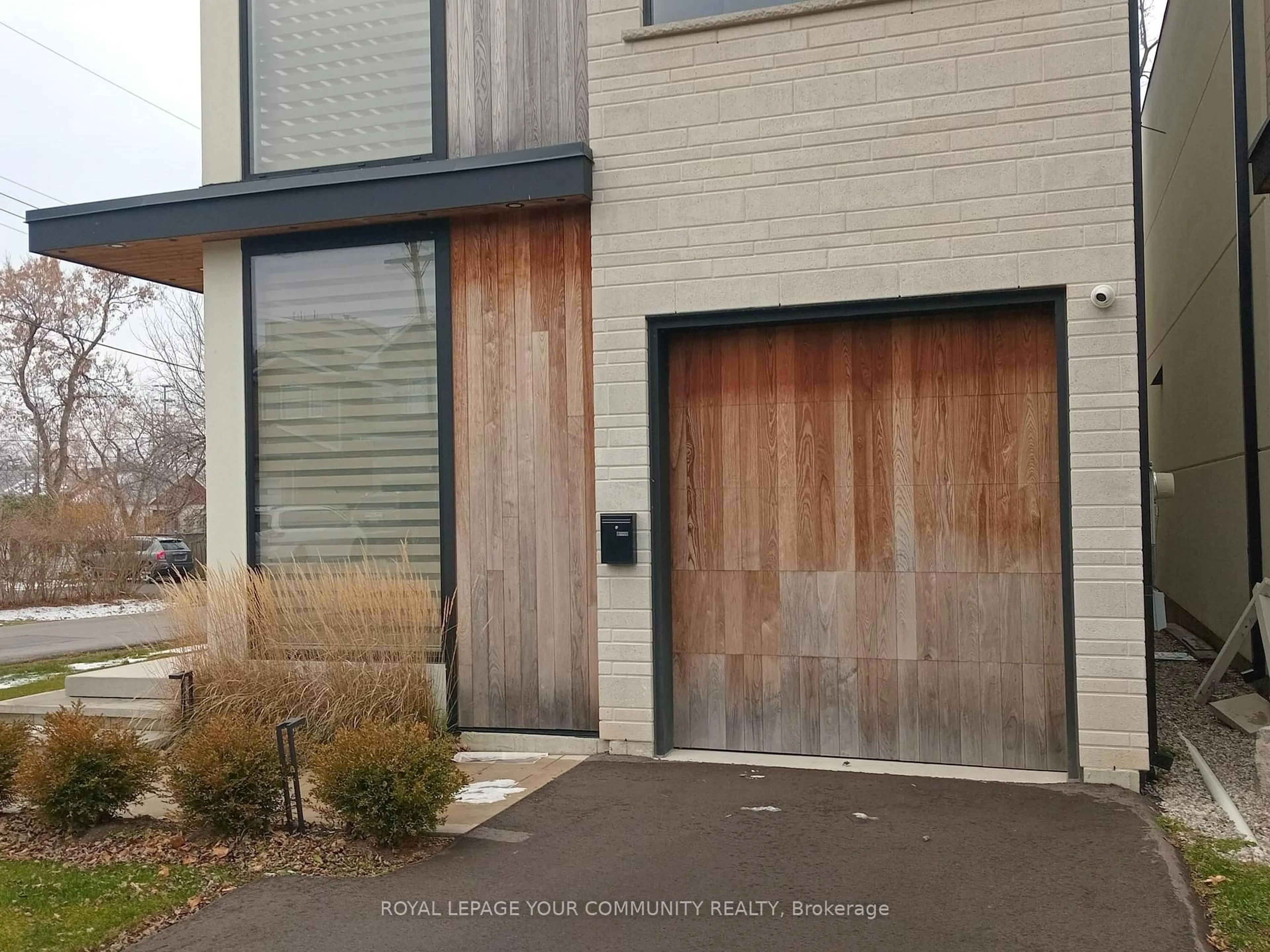 Unknown for 739 Ebony Ave, Mississauga Ontario L5E 1V9