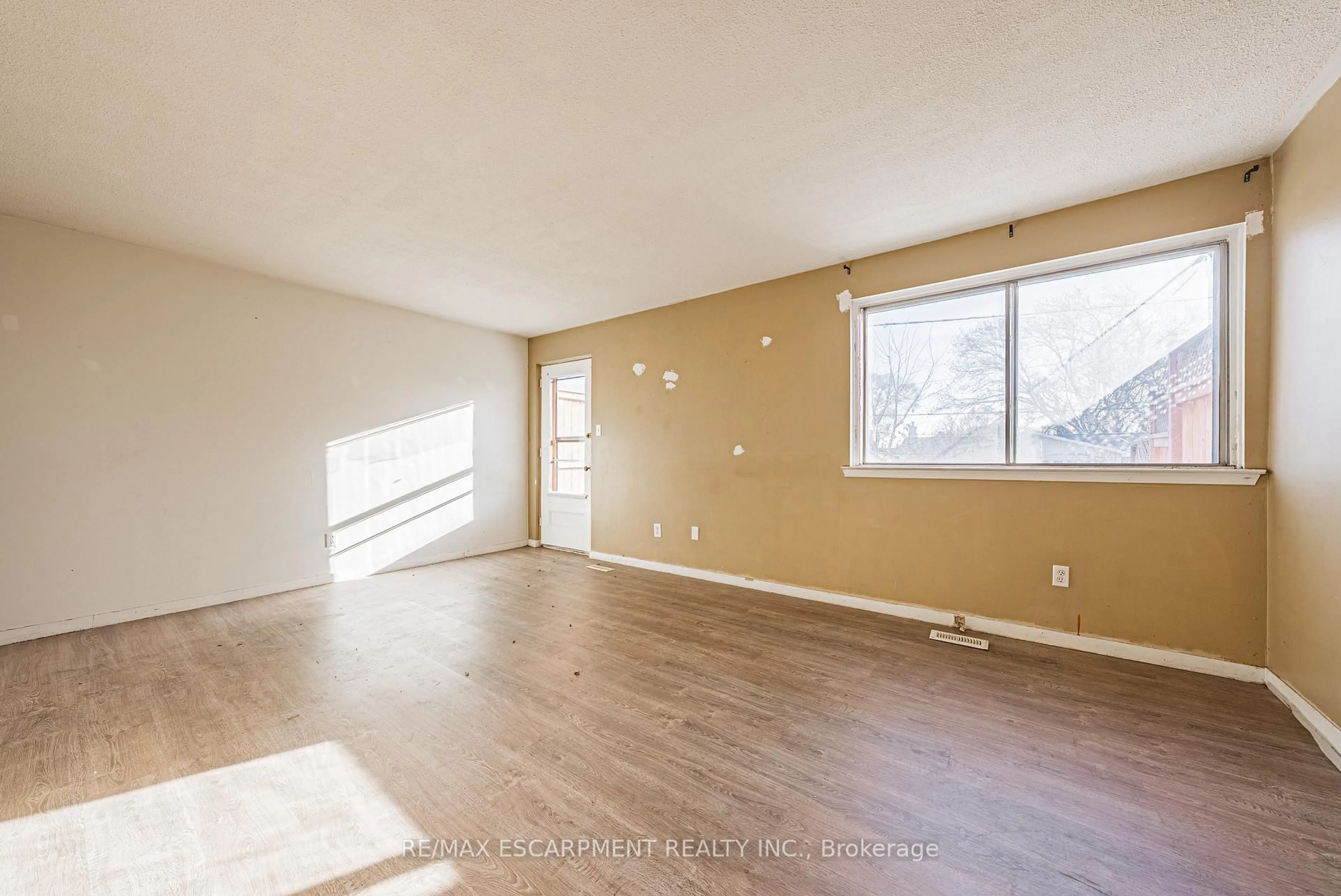 A pic of a room for 5535 Schueller Cres, Burlington Ontario L7L 3T1