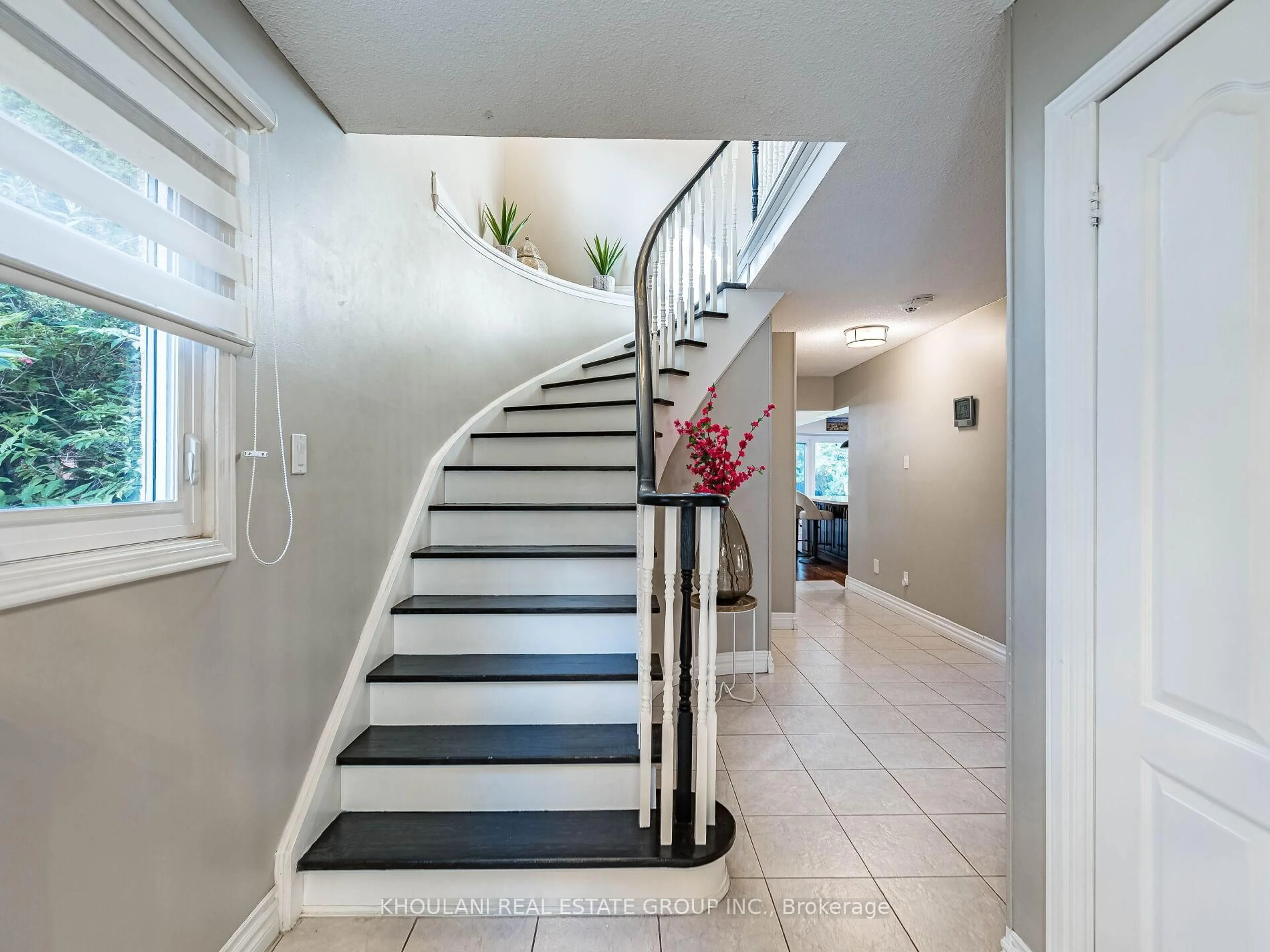 Stairs for 6459 Longspur Rd, Mississauga Ontario L5N 6E4