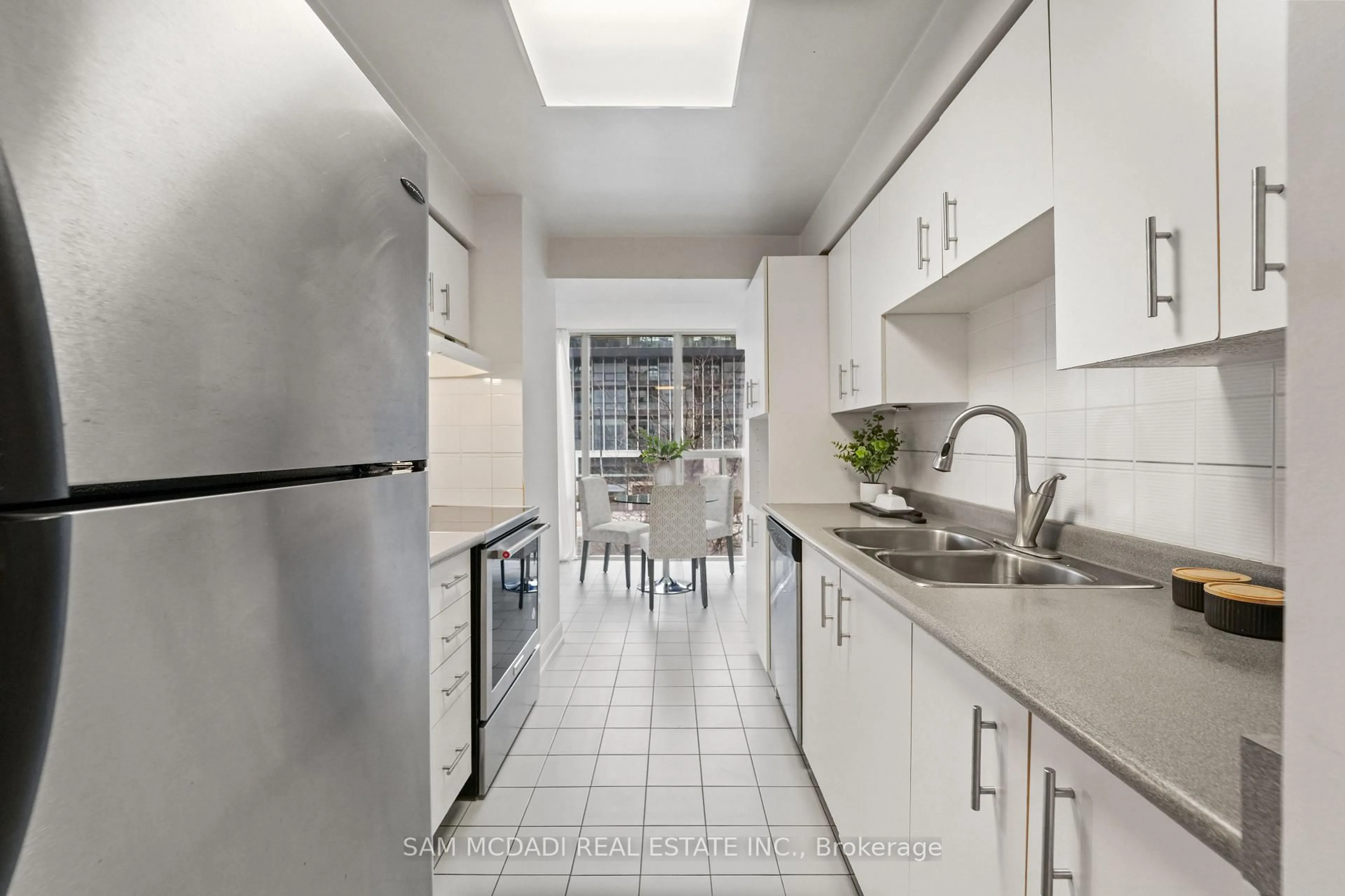 Standard kitchen, ceramic/tile floor for 330 Rathburn Rd #305, Mississauga Ontario L5B 3Y1