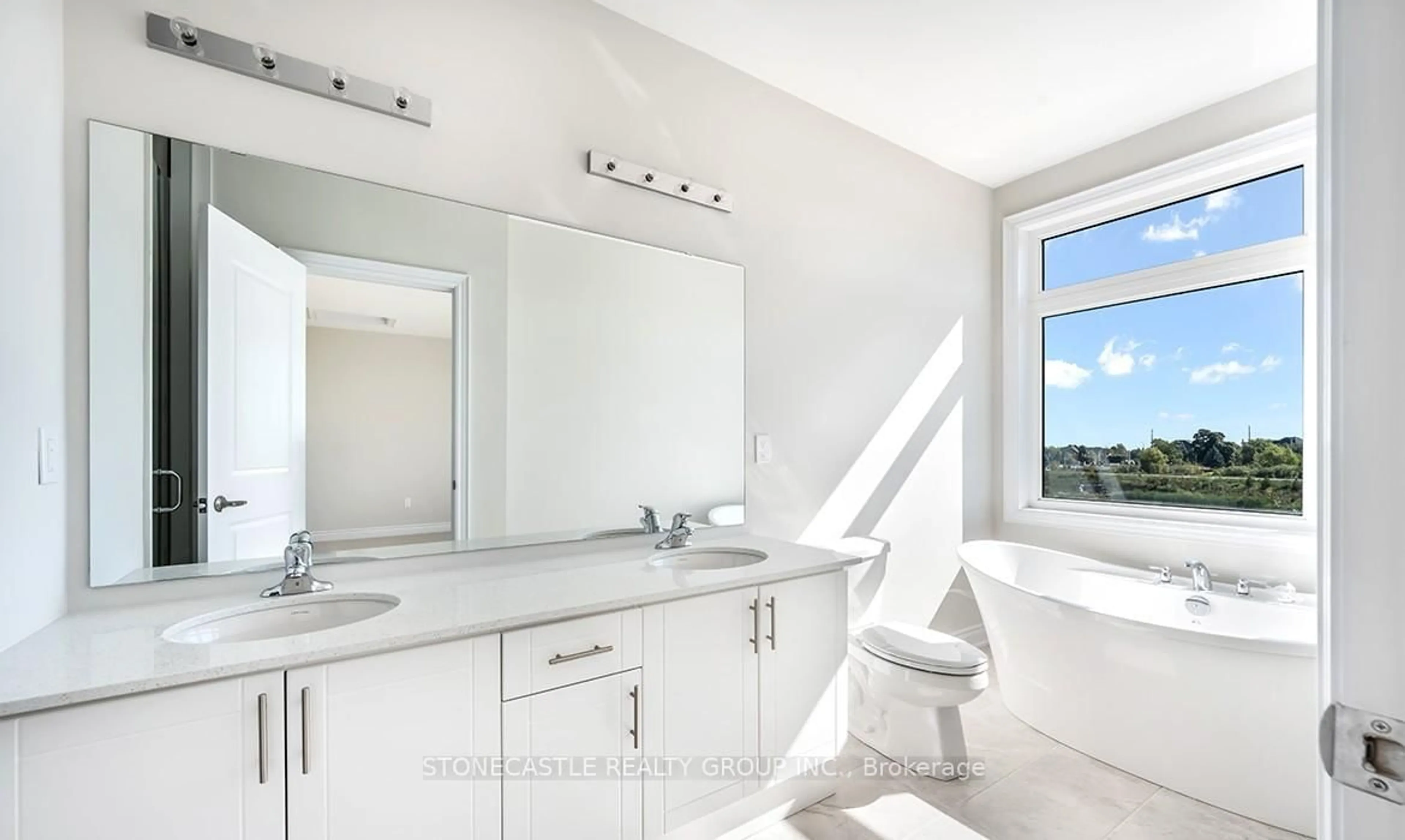 Contemporary bathroom, ceramic/tile floor for 1310 Anthonia Tr, Oakville Ontario L6H 7Y6