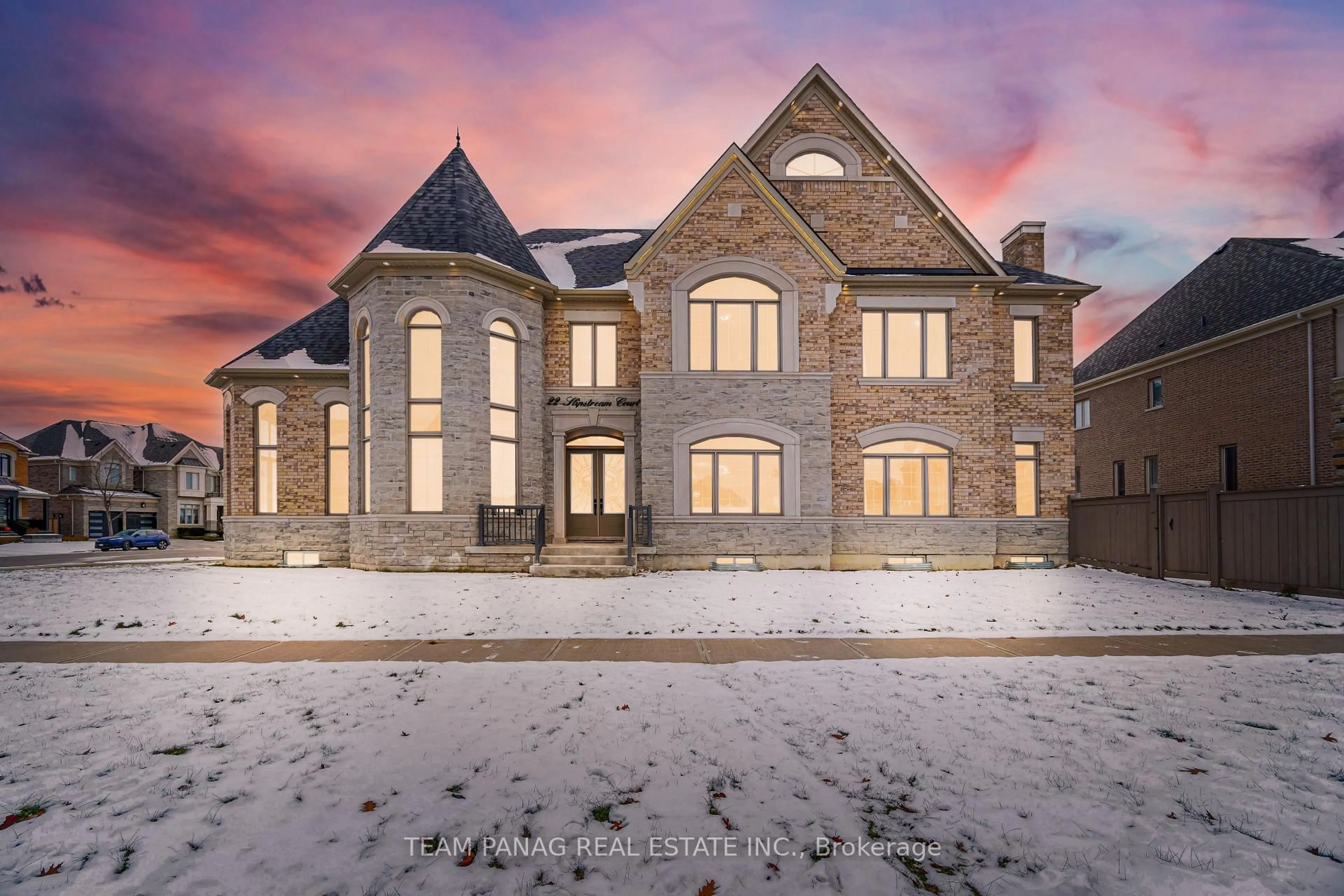 Home with brick exterior material, unknown for 22 Slipstream Crt, Brampton Ontario L6P 4L4