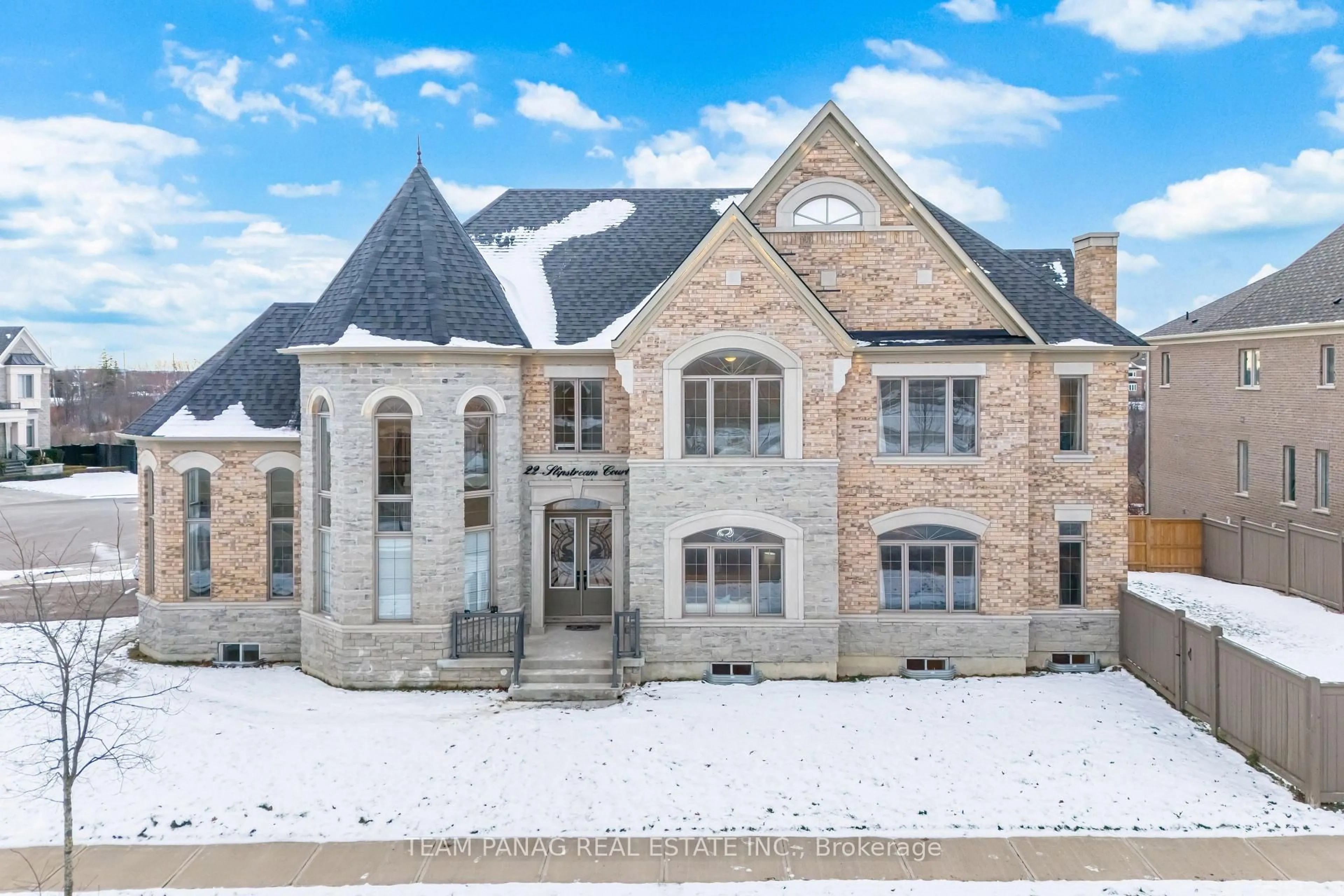 Home with brick exterior material, street for 22 Slipstream Crt, Brampton Ontario L6P 4L4