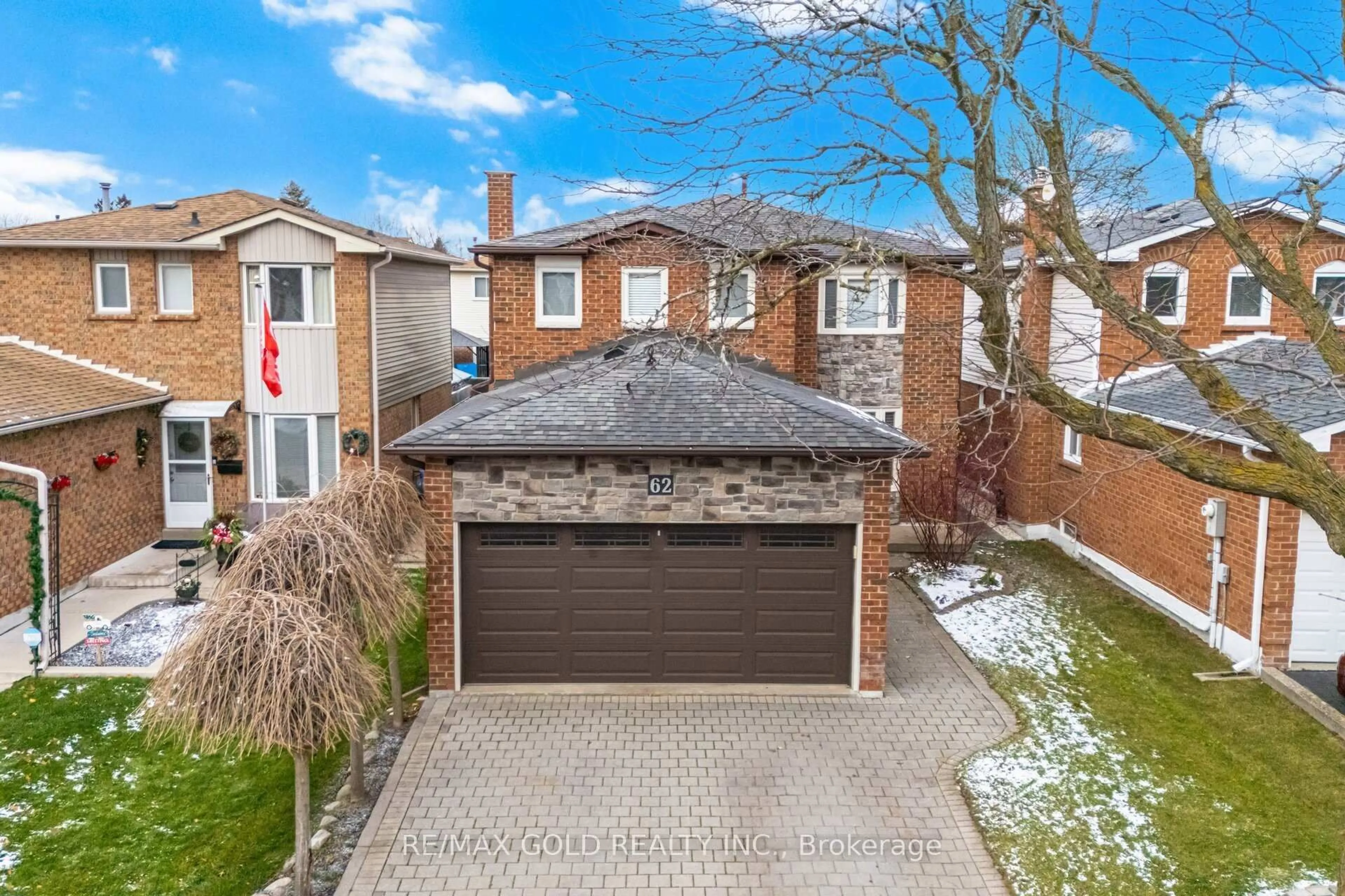 A pic from outside/outdoor area/front of a property/back of a property/a pic from drone, street for 62 Oleander Cres, Brampton Ontario L6Z 2C2