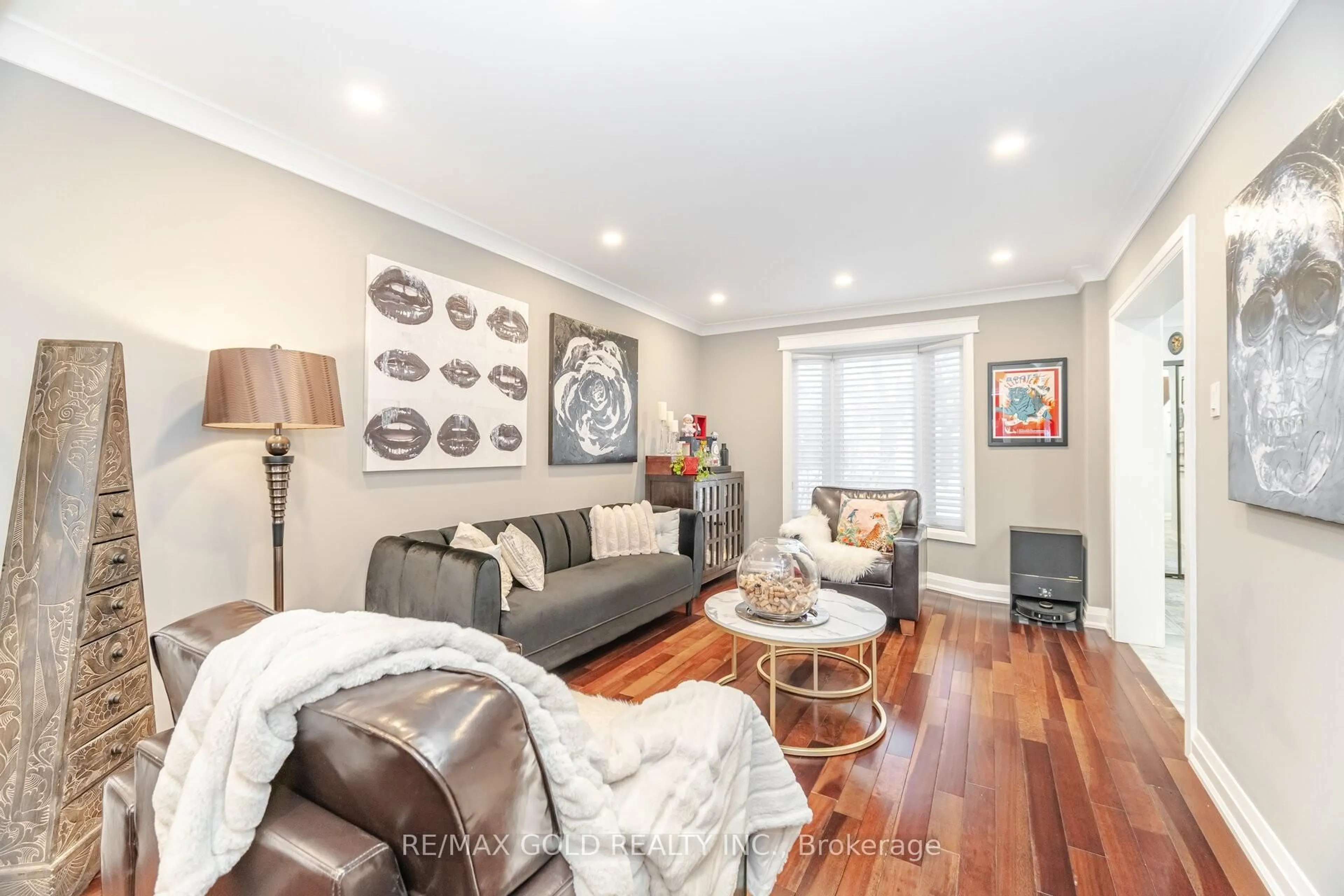 Living room with furniture, wood/laminate floor for 62 Oleander Cres, Brampton Ontario L6Z 2C2