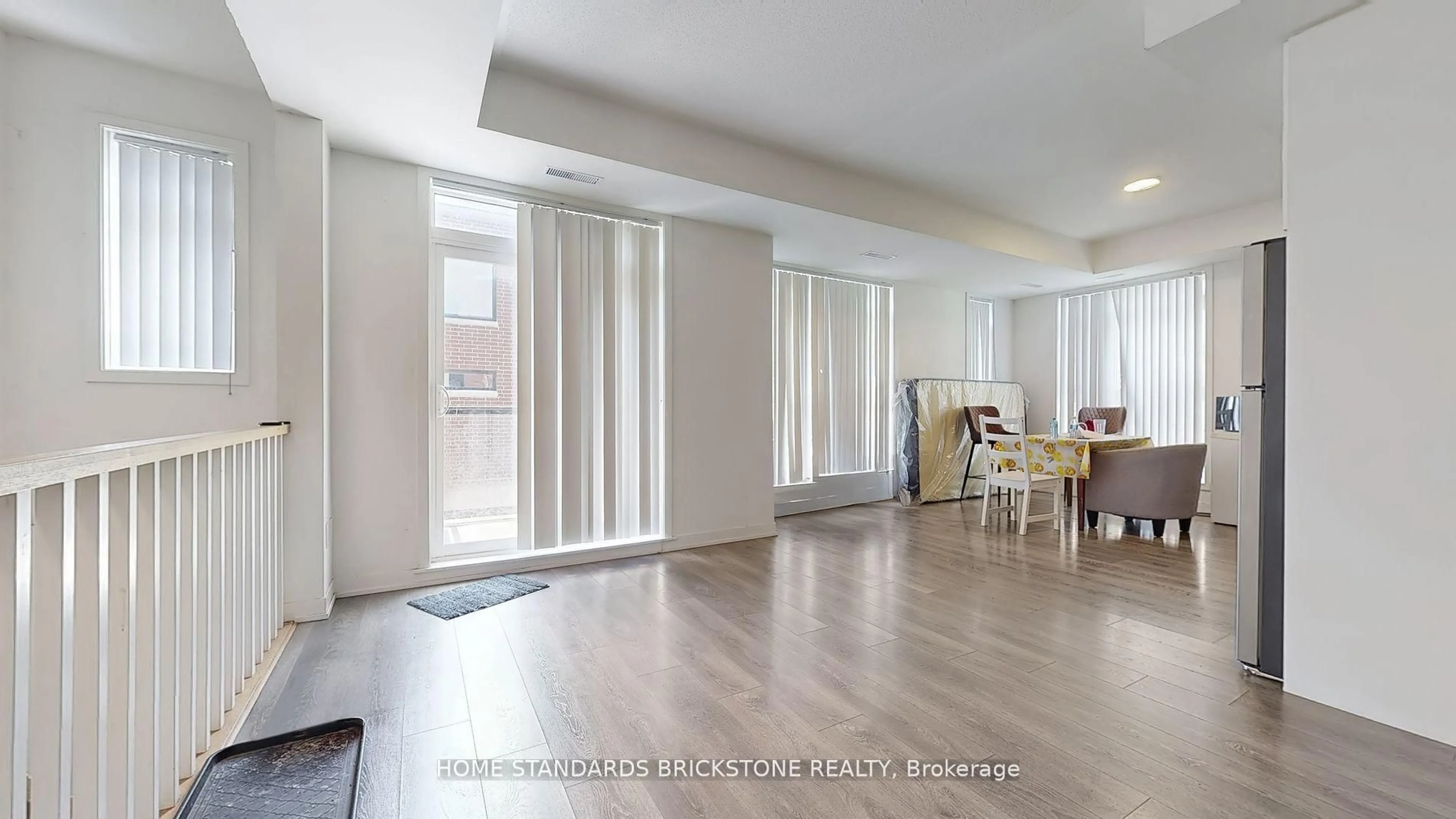 Unknown for 90 Canon Jackson Dr #H212, Toronto Ontario M6M 0C1