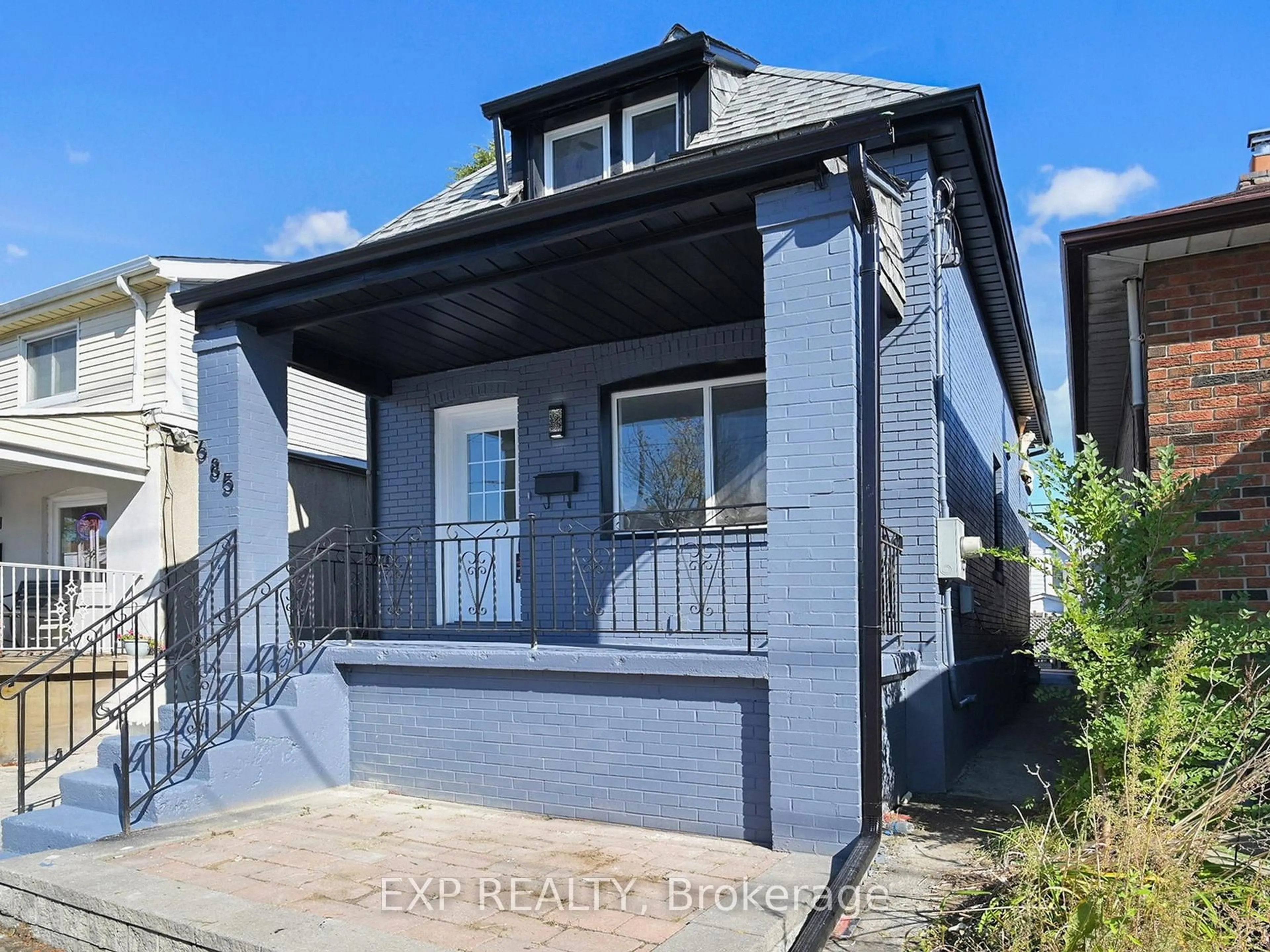 Unknown for 685 Jane St, Toronto Ontario M6N 4A6