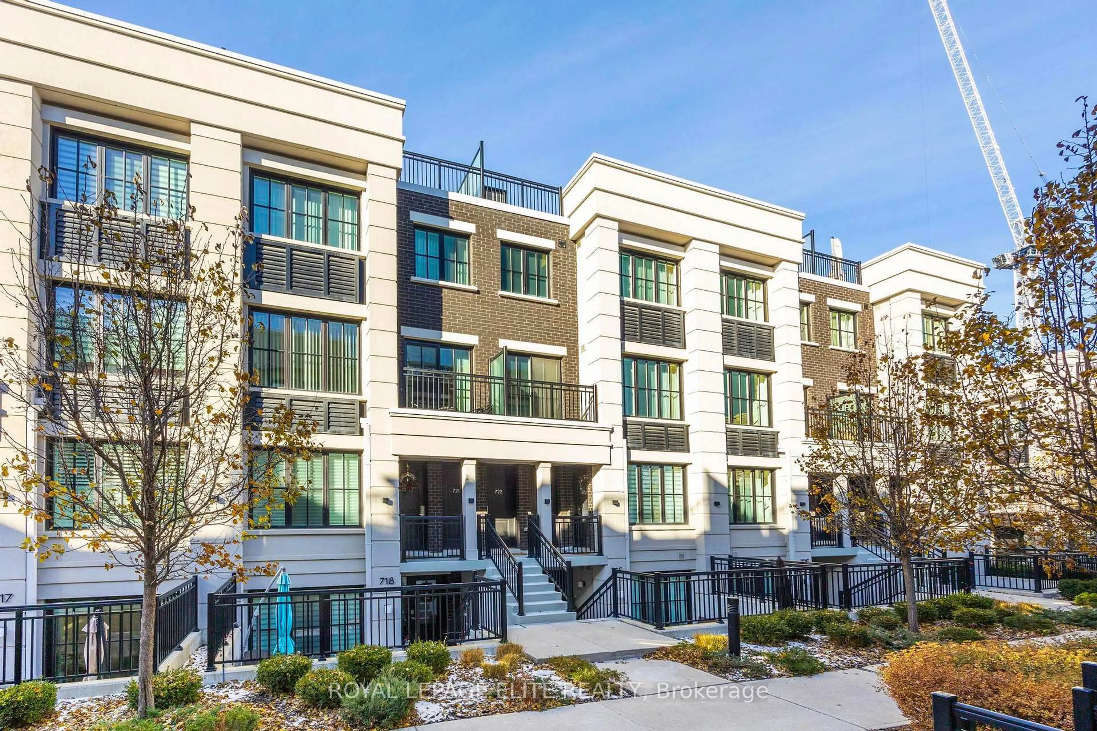 Unknown for 665 Cricklewood Dr #723, Mississauga Ontario L5G 0B9