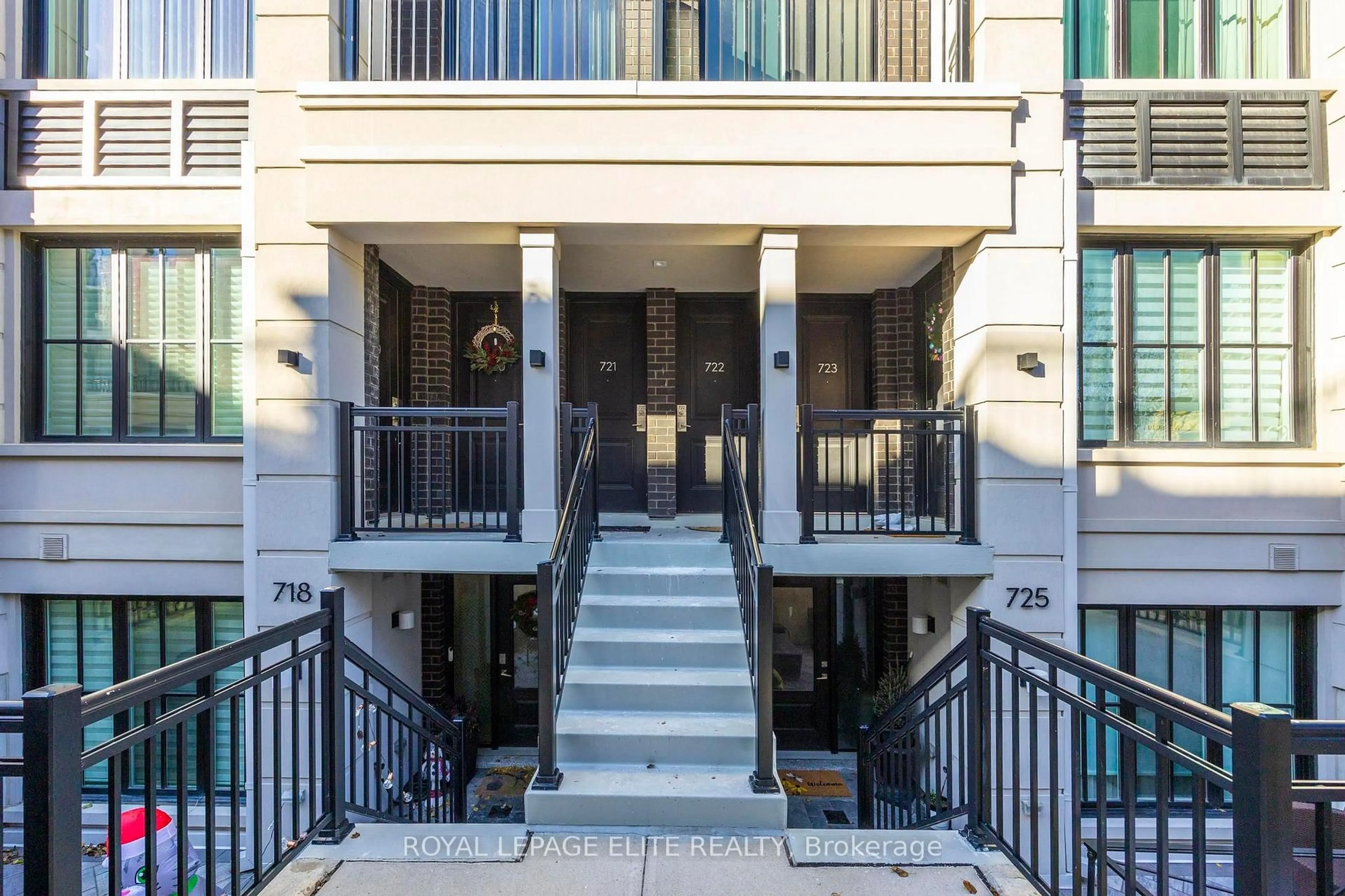 Unknown for 665 Cricklewood Dr #723, Mississauga Ontario L5G 0B9