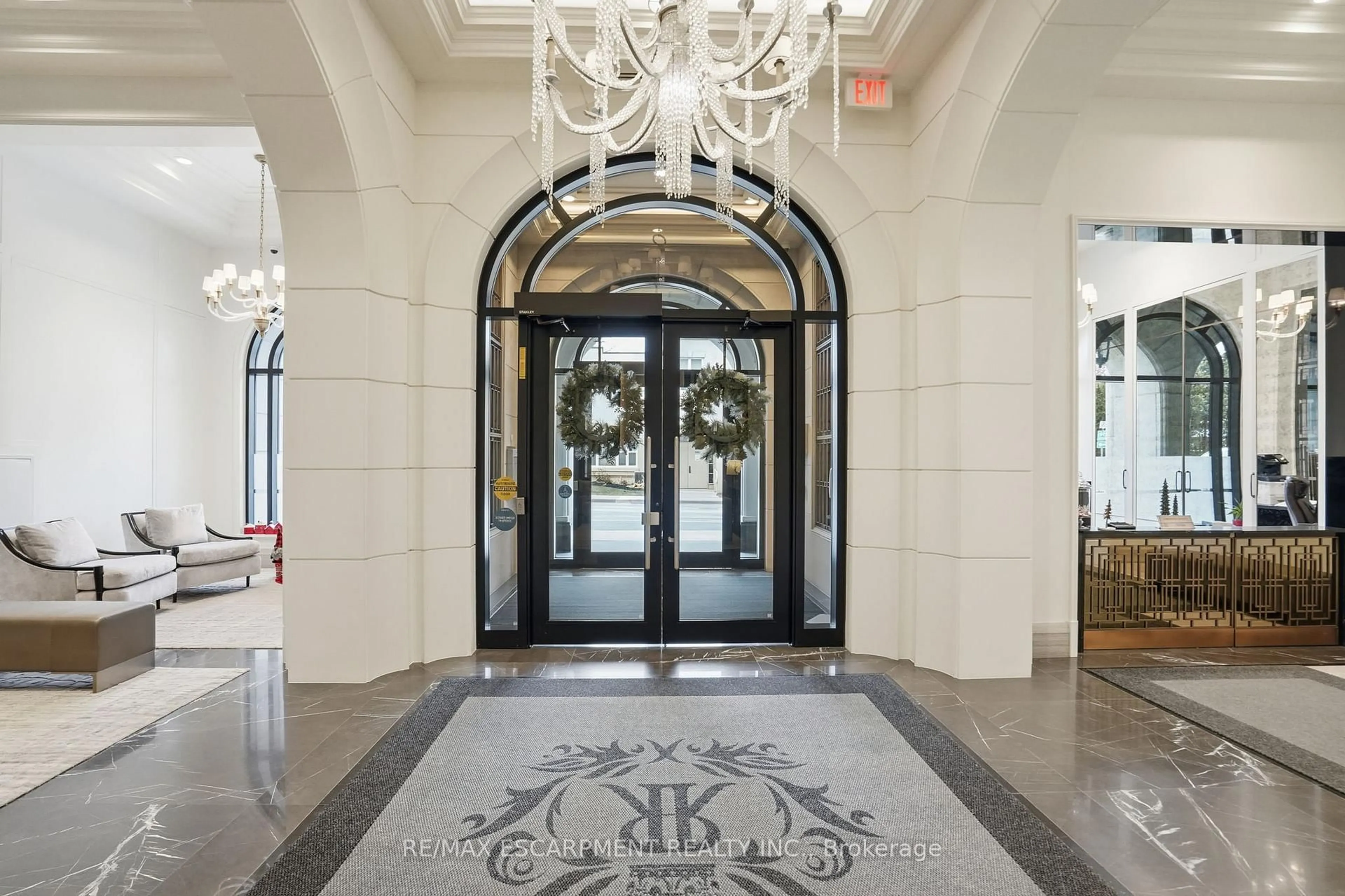 Indoor foyer for 300 Randall St #312, Oakville Ontario L6J 0G2