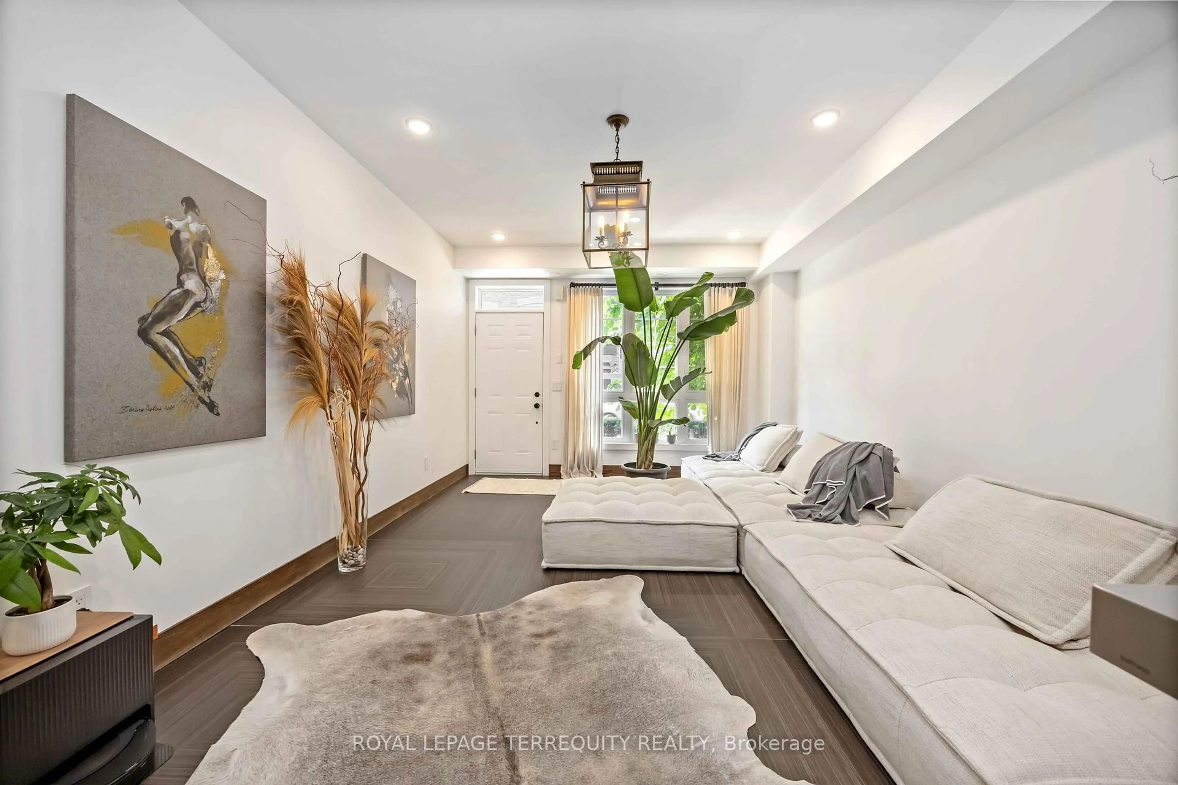 Indoor entryway for 3 Elsie Lane #30, Toronto Ontario M6P 0B8