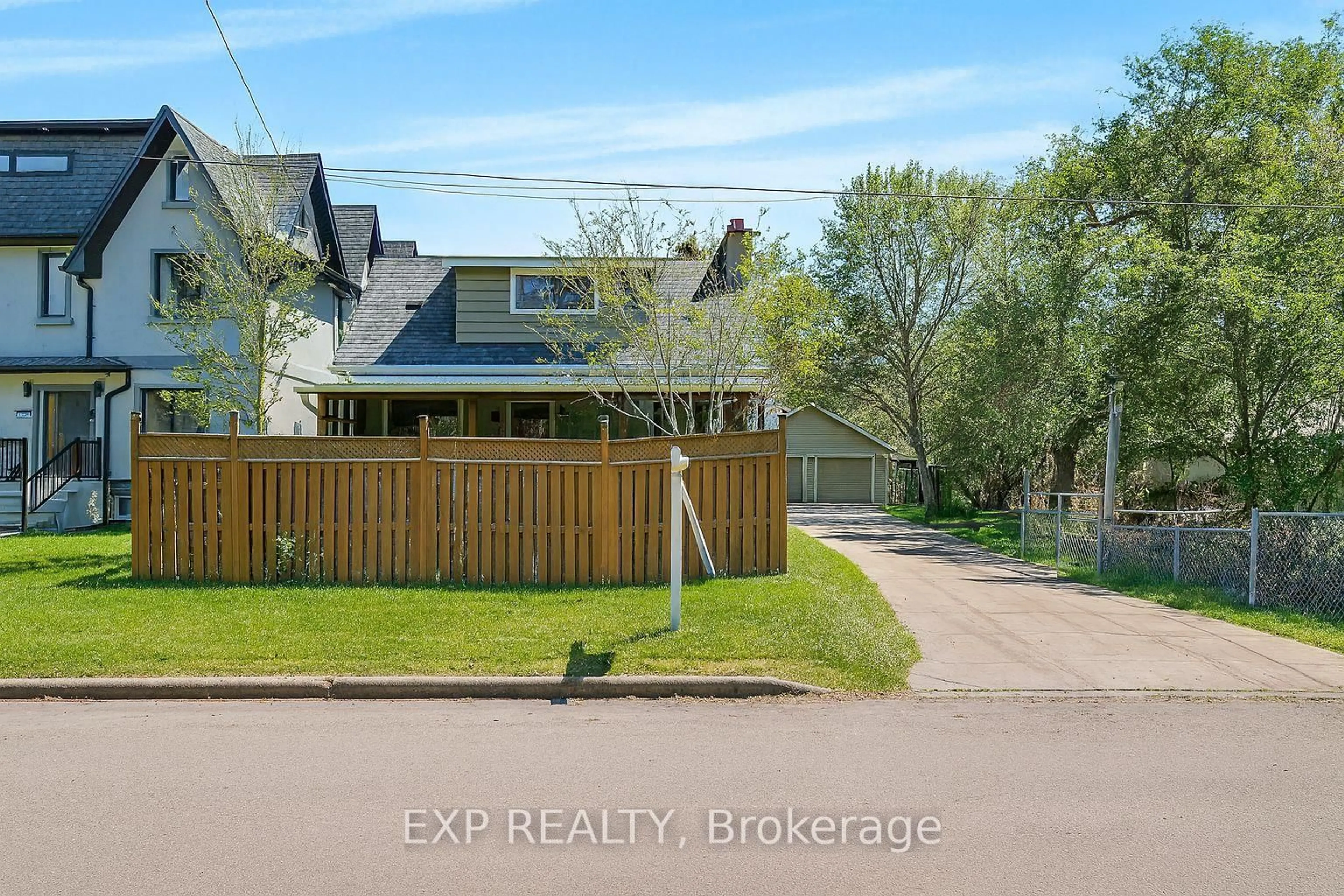 A pic from outside/outdoor area/front of a property/back of a property/a pic from drone, street for 1331 St. James Ave, Mississauga Ontario L5E 1J3