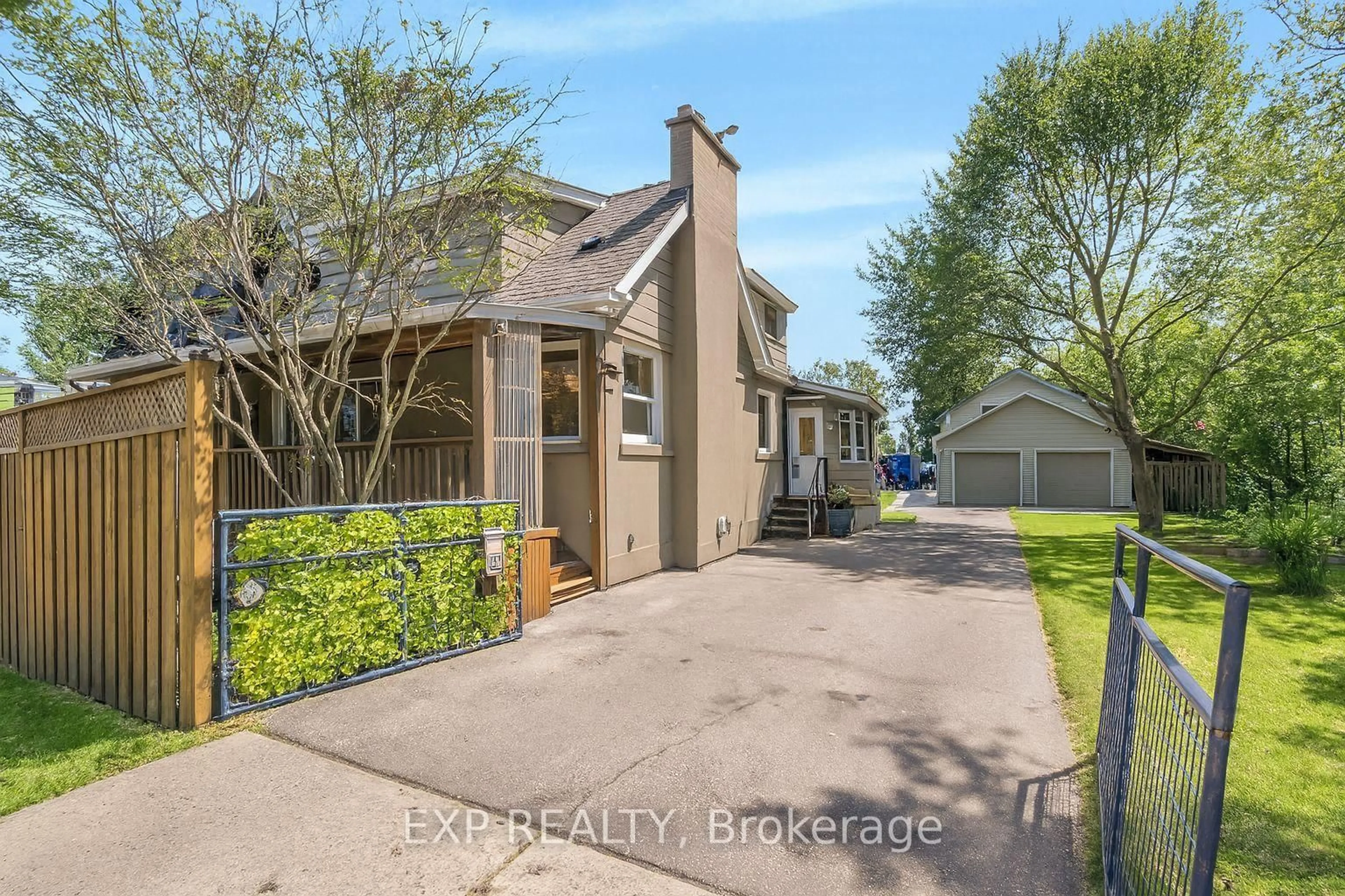 A pic from outside/outdoor area/front of a property/back of a property/a pic from drone, street for 1331 St. James Ave, Mississauga Ontario L5E 1J3