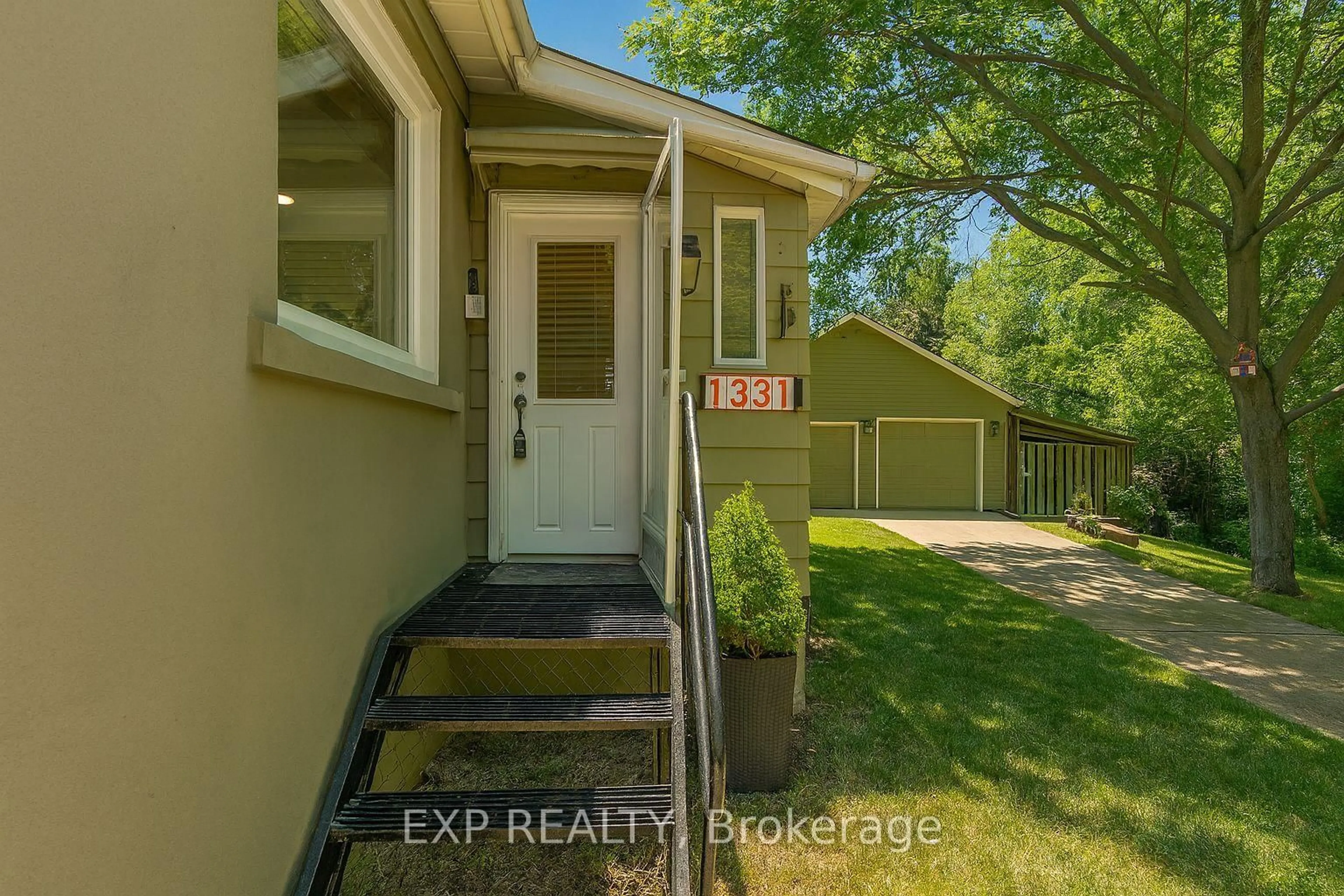 Unknown for 1331 St. James Ave, Mississauga Ontario L5E 1J3