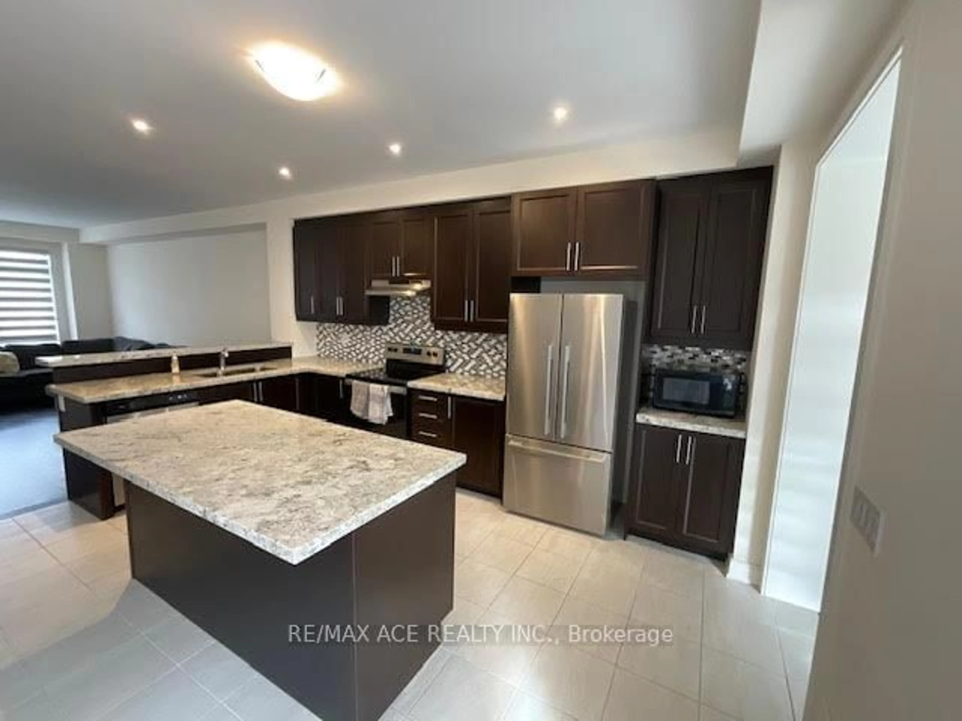 Open concept kitchen, ceramic/tile floor for 88 Pearman Cres, Brampton Ontario L7A 4Z1